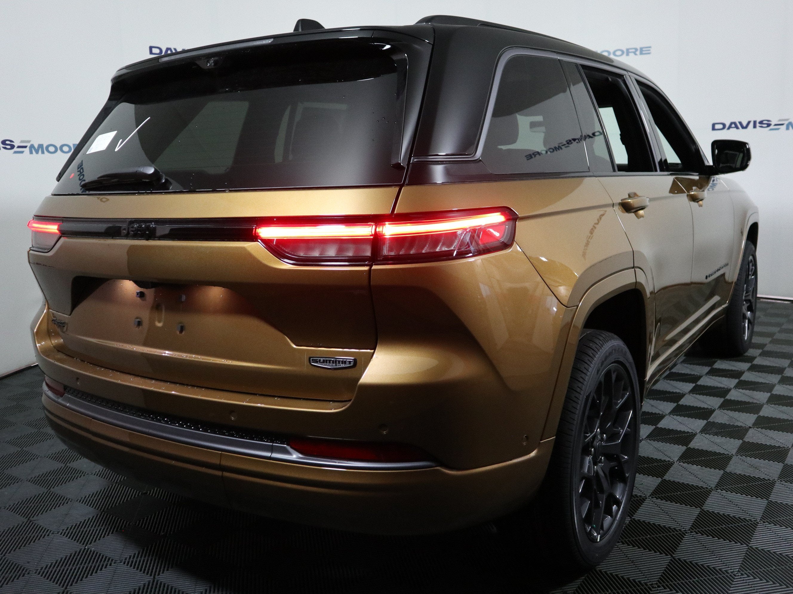 2027 Jeep Grand Cherokee Summit 4x4