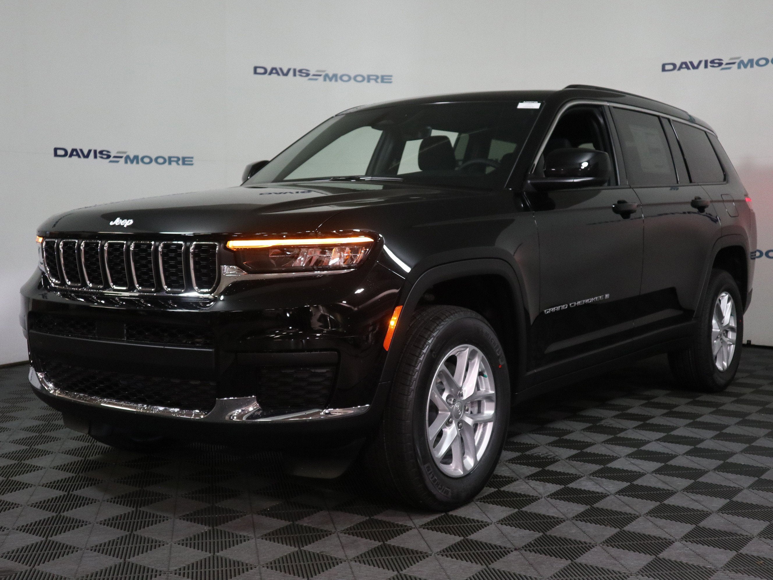 2025 Jeep Grand Cherokee L Laredo X 4x4