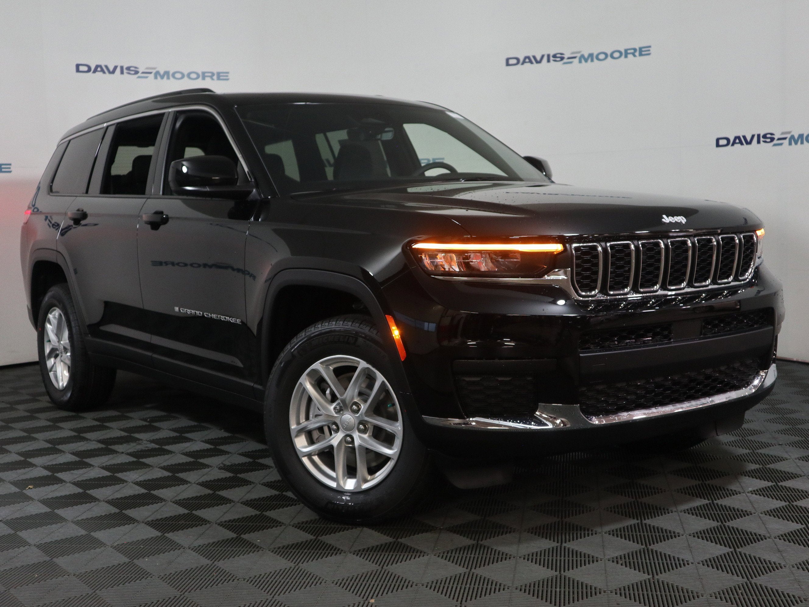 2025 Jeep Grand Cherokee L Laredo X 4x4