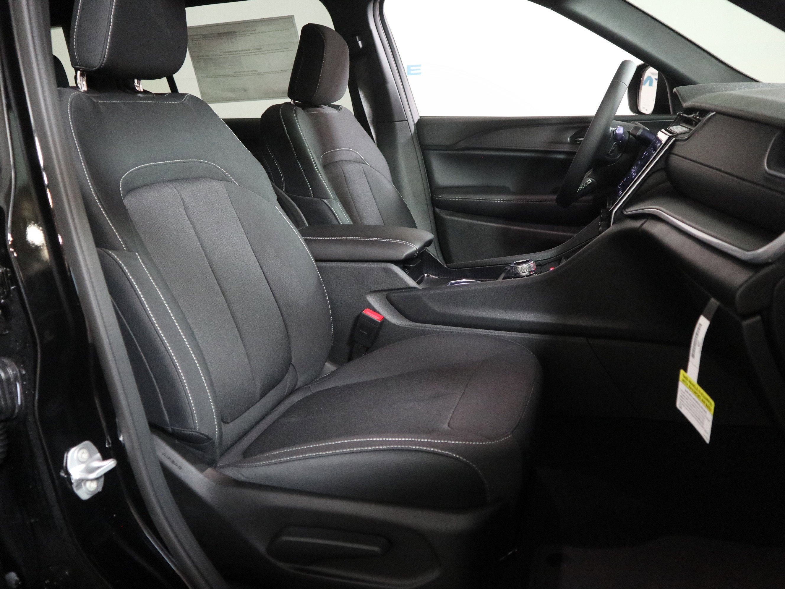 2025 Jeep Grand Cherokee L Laredo X 4x4