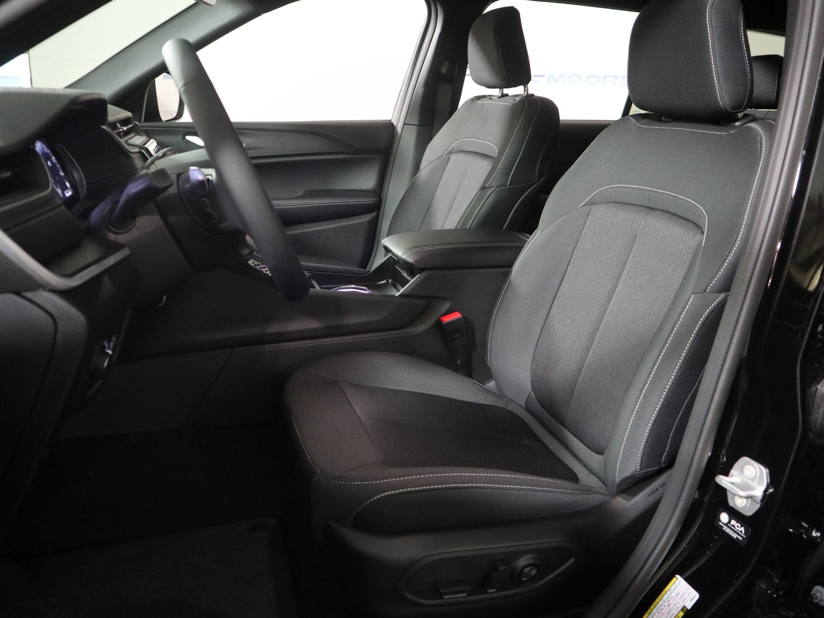 2025 Jeep Grand Cherokee L Laredo X 4x4