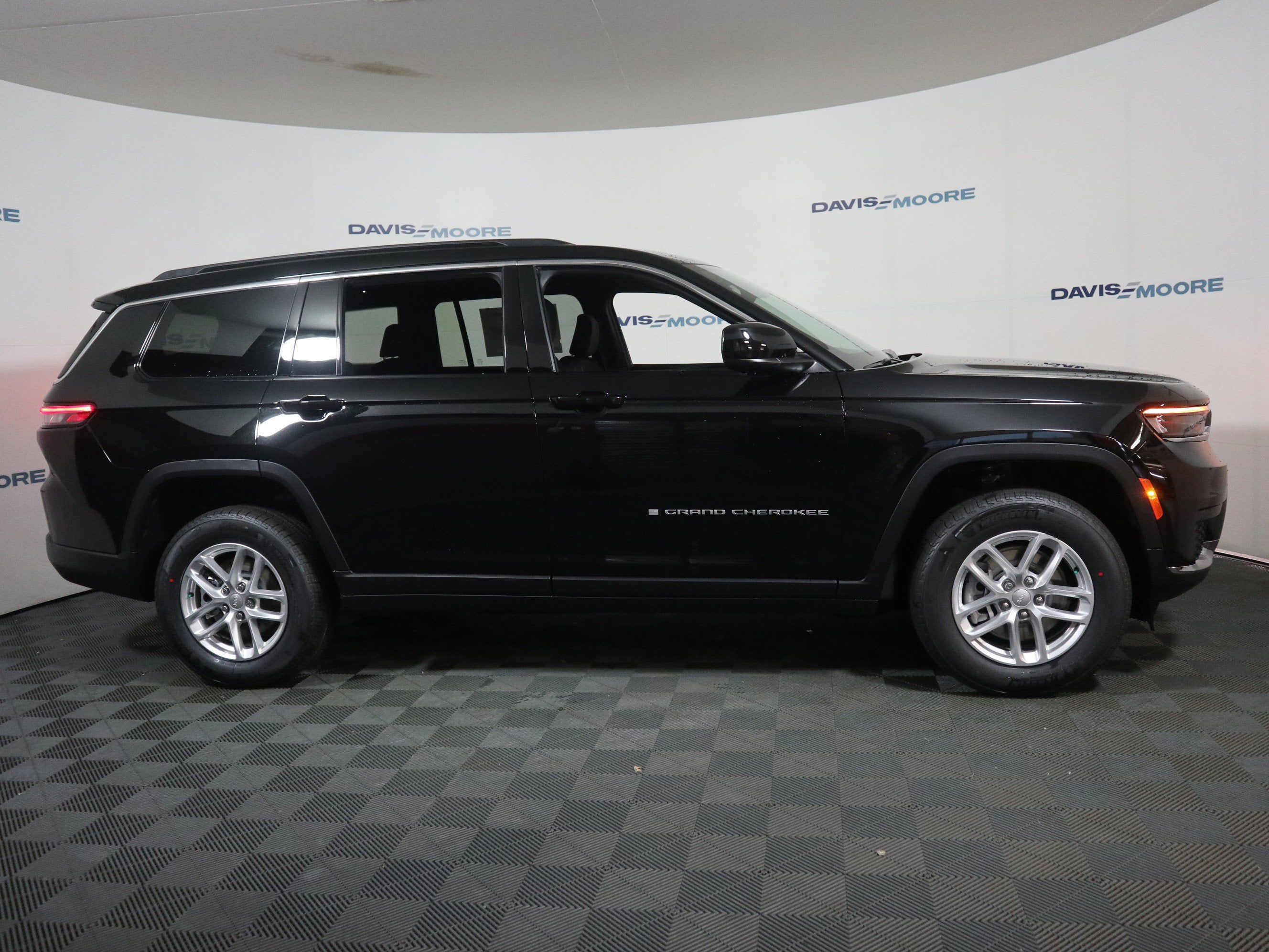 2025 Jeep Grand Cherokee L Laredo X 4x4