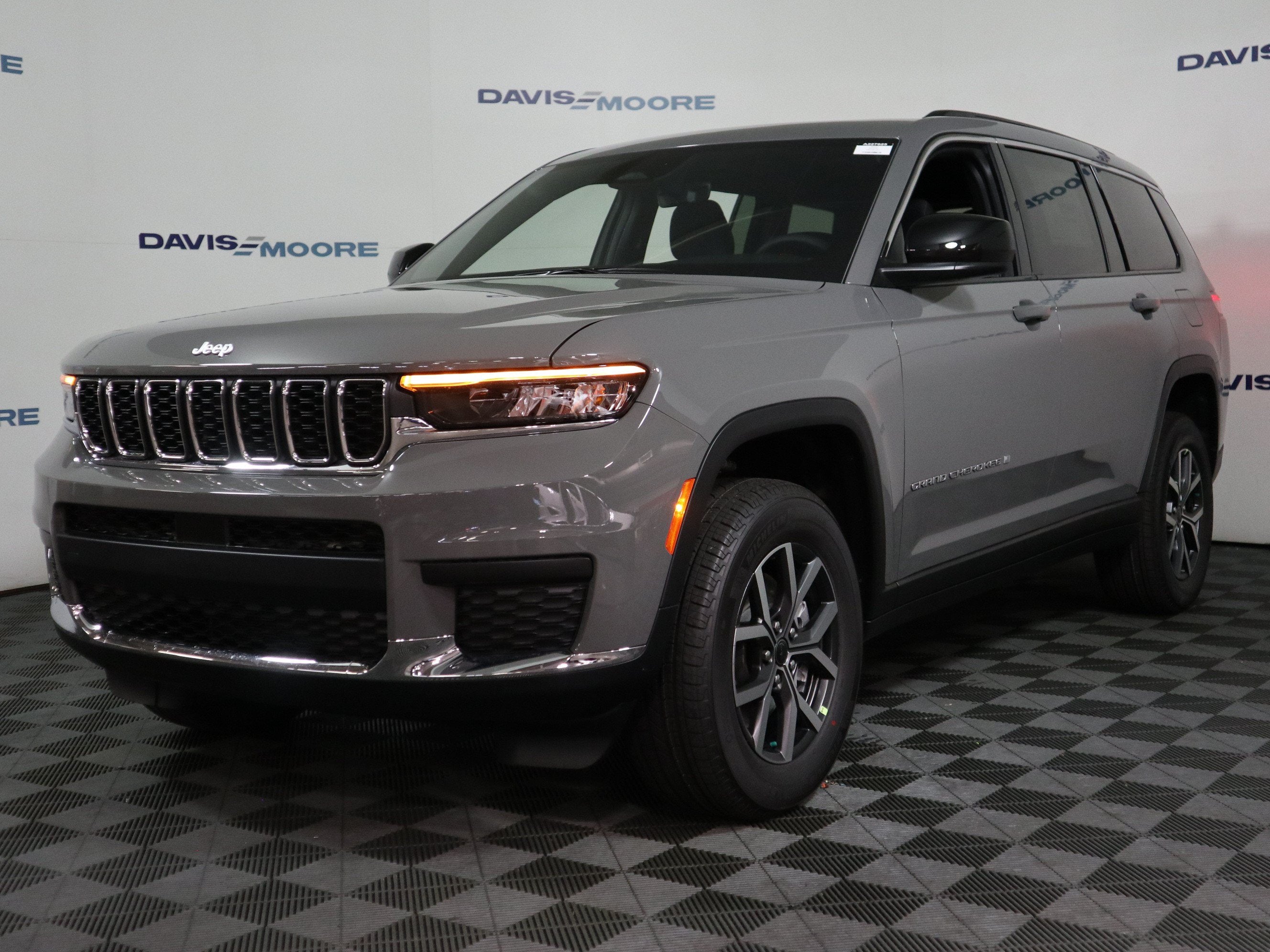 2027 Jeep Grand Cherokee L Laredo X 4x4
