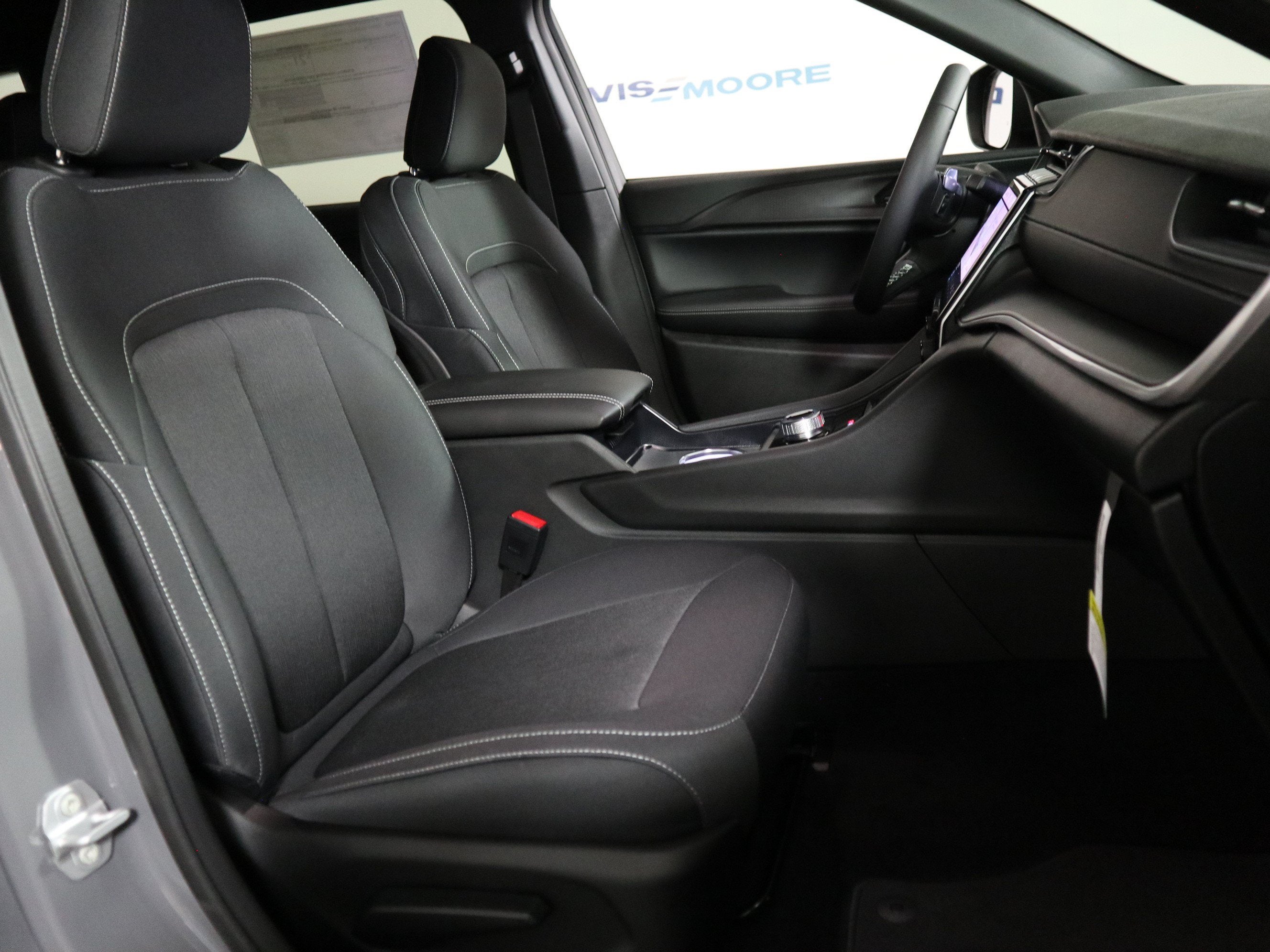 2027 Jeep Grand Cherokee L Laredo X 4x4