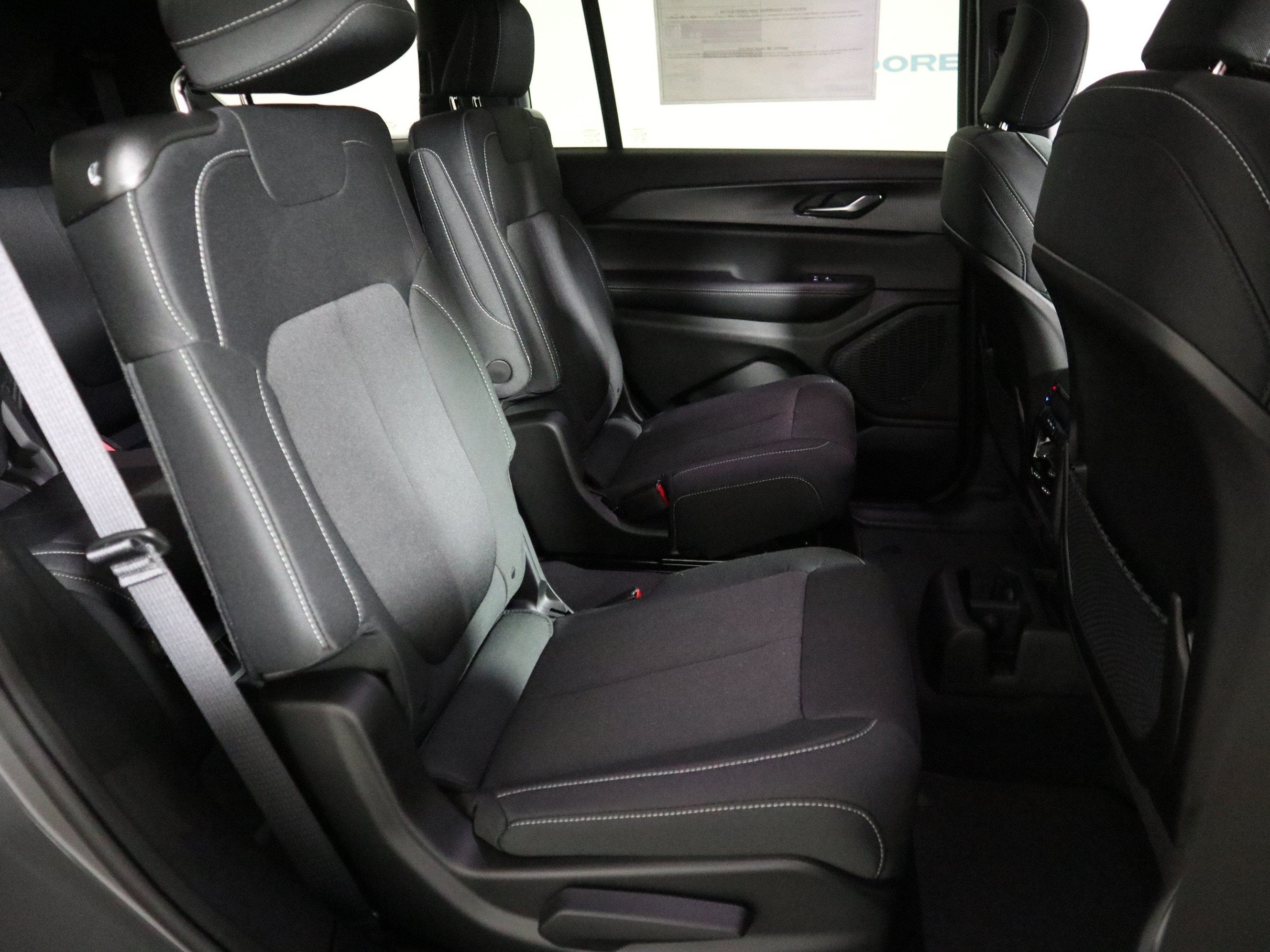 2027 Jeep Grand Cherokee L Laredo X 4x4