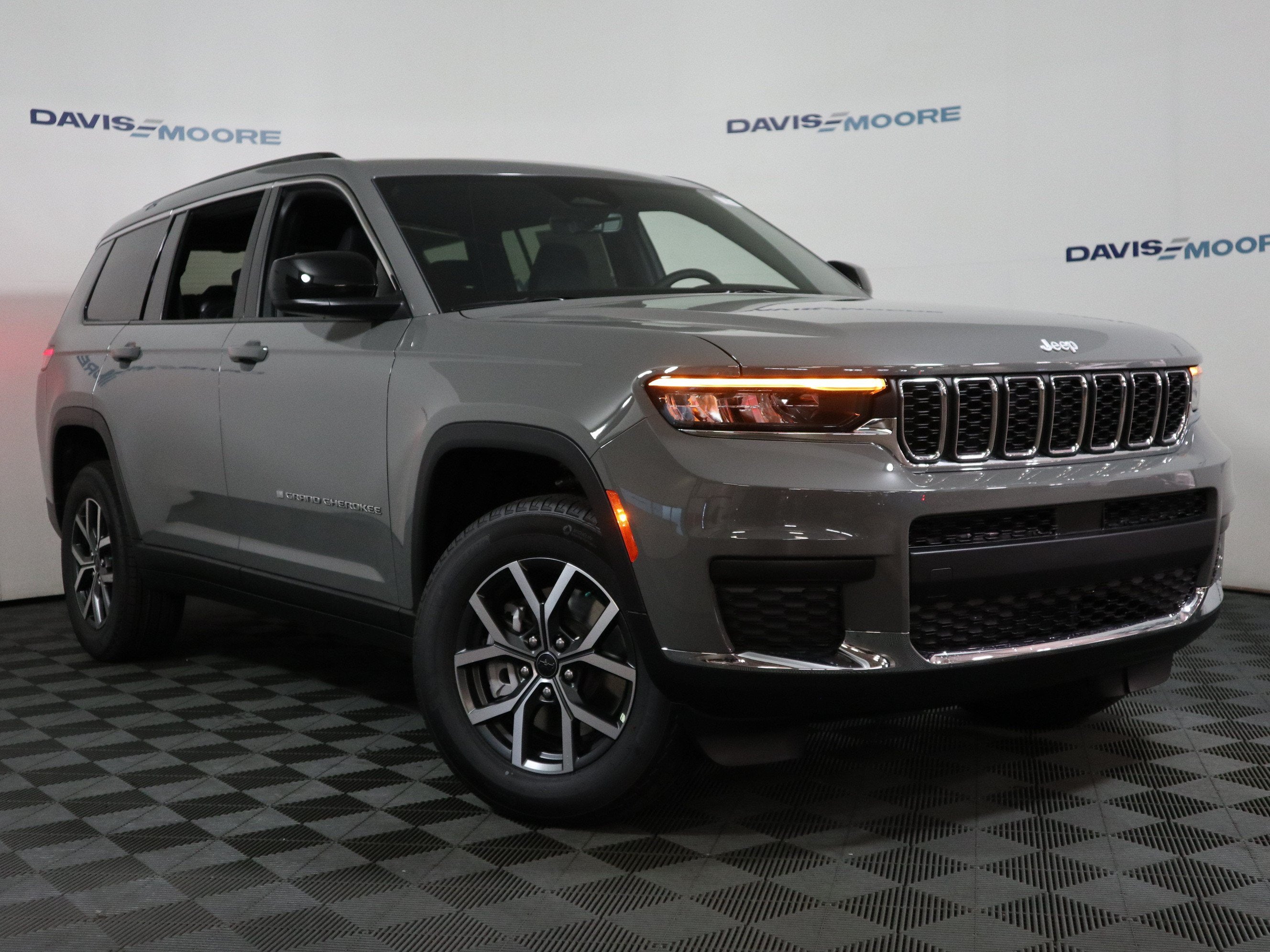 2027 Jeep Grand Cherokee L Laredo X 4x4
