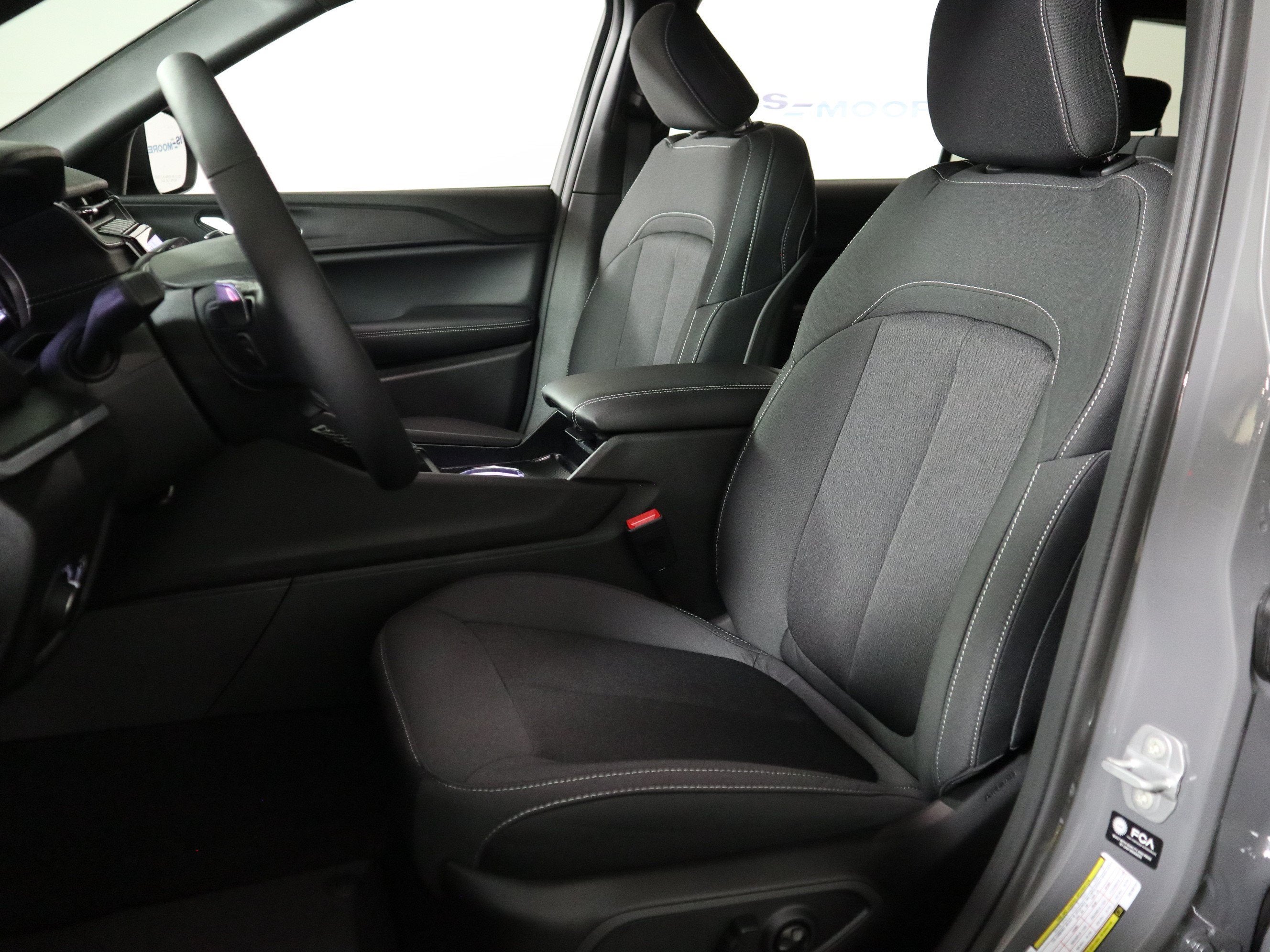 2027 Jeep Grand Cherokee L Laredo X 4x4