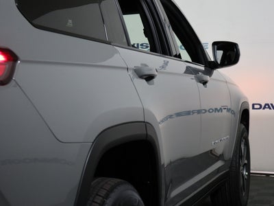 2027 Jeep Grand Cherokee L Laredo X 4x4