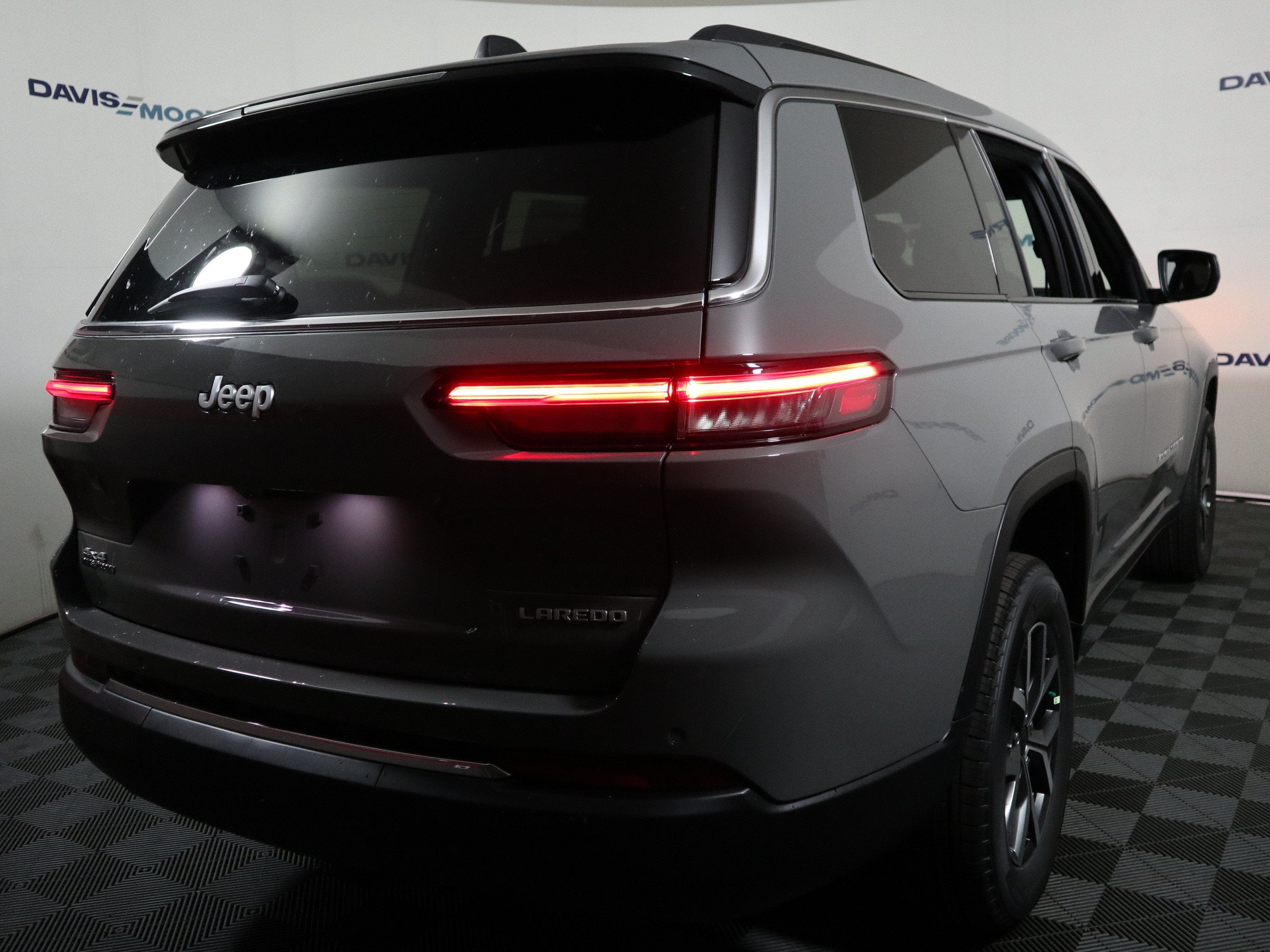 2027 Jeep Grand Cherokee L Laredo X 4x4