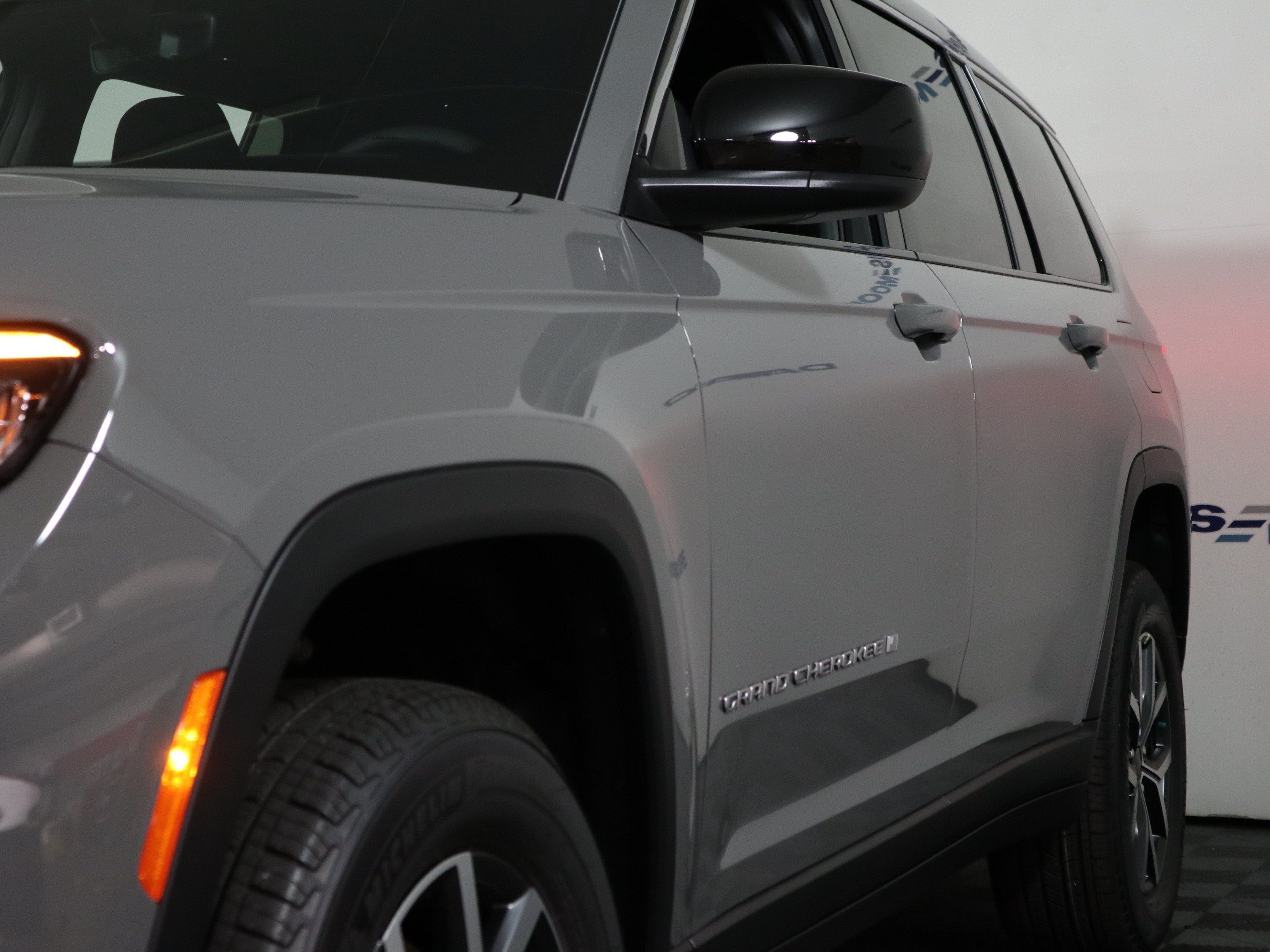 2027 Jeep Grand Cherokee L Laredo X 4x4