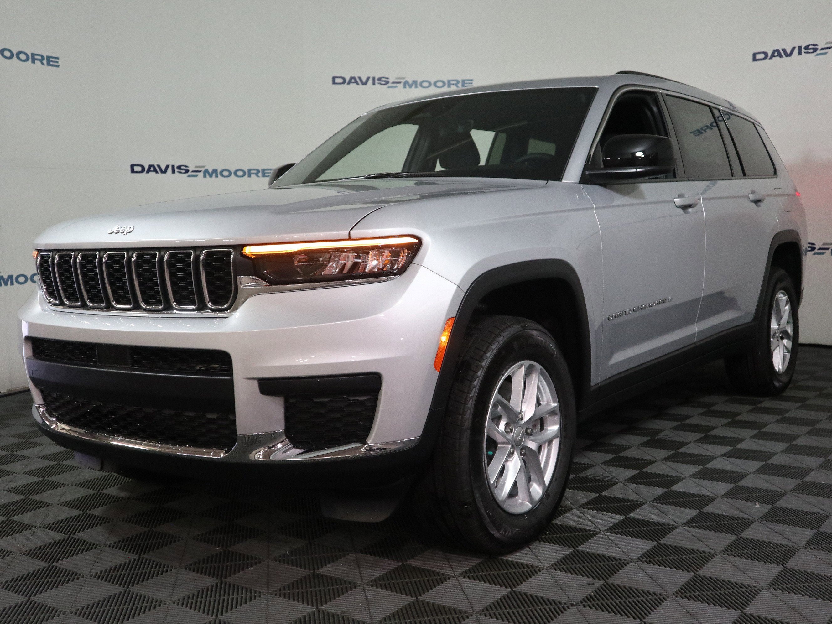 2025 Jeep Grand Cherokee L Laredo 4x4