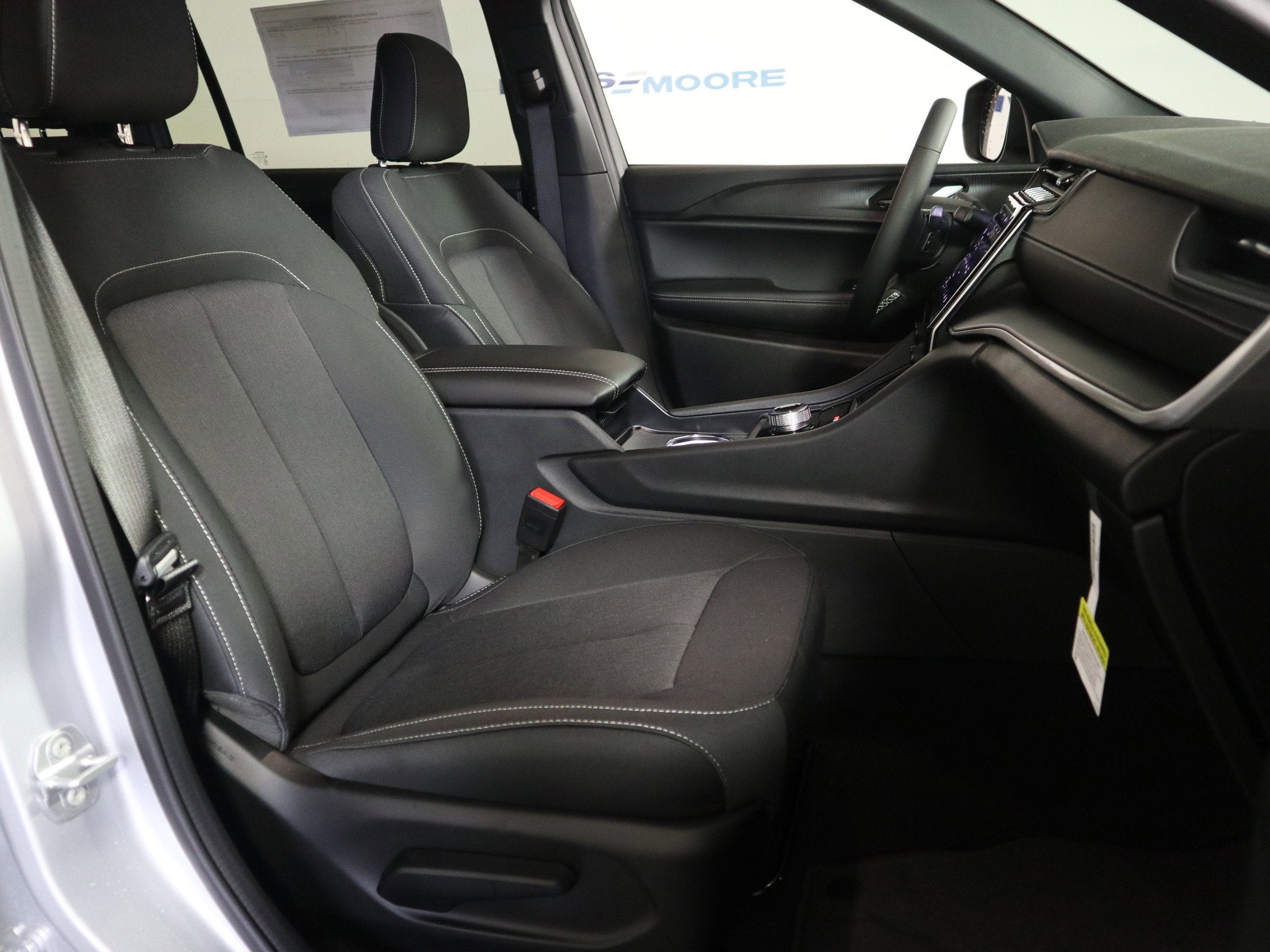 2025 Jeep Grand Cherokee L Laredo 4x4