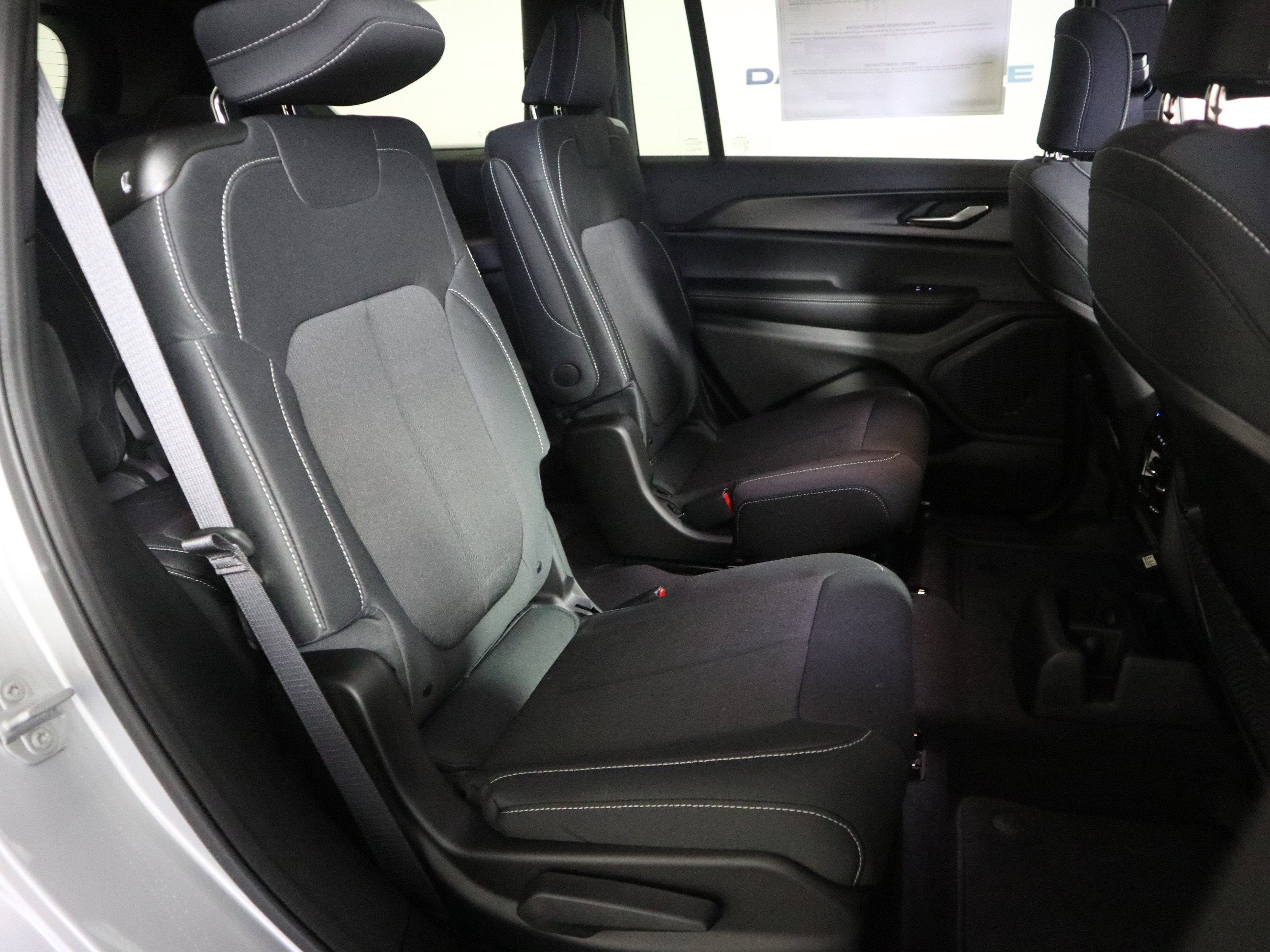 2025 Jeep Grand Cherokee L Laredo 4x4