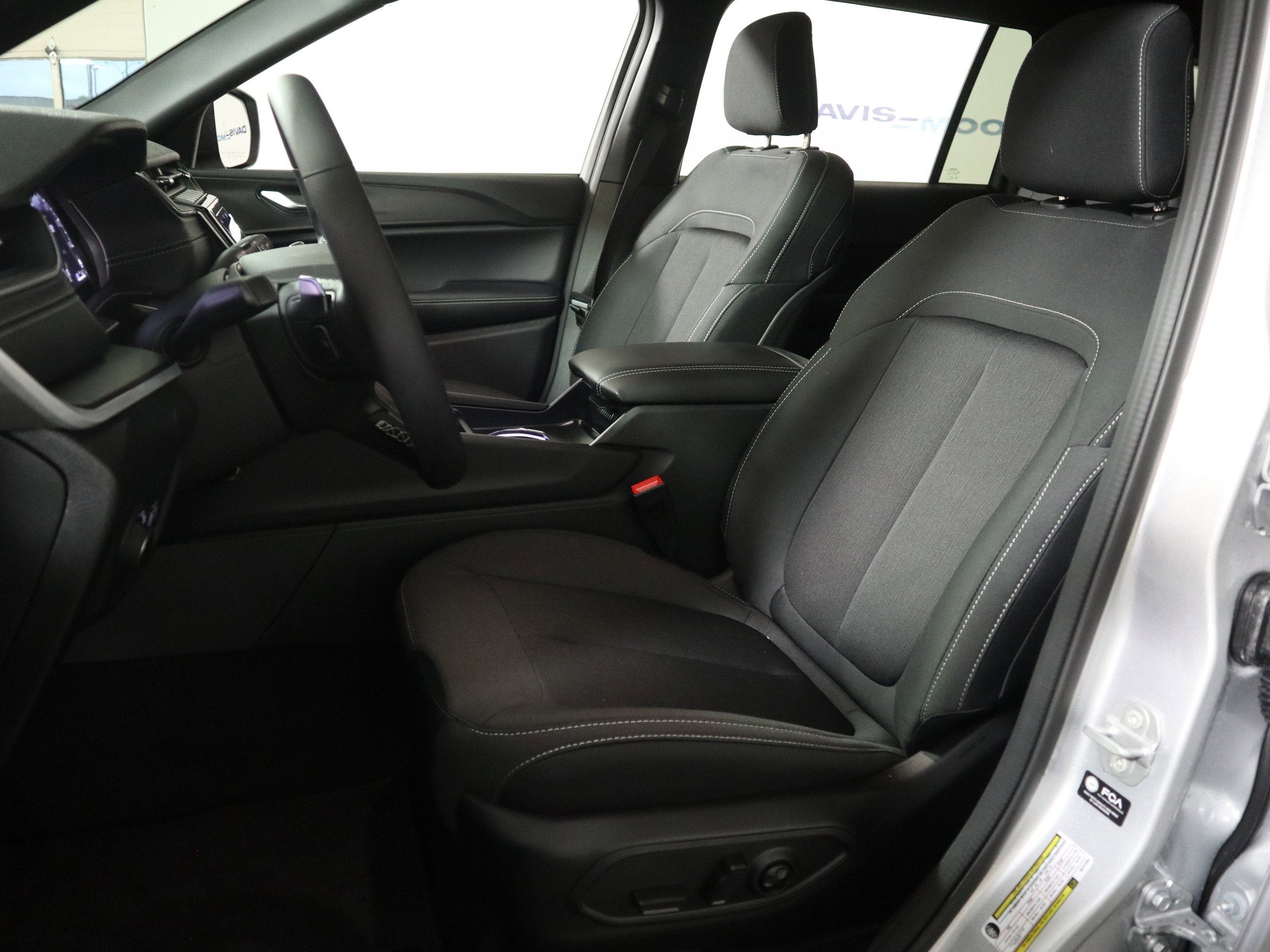 2025 Jeep Grand Cherokee L Laredo 4x4