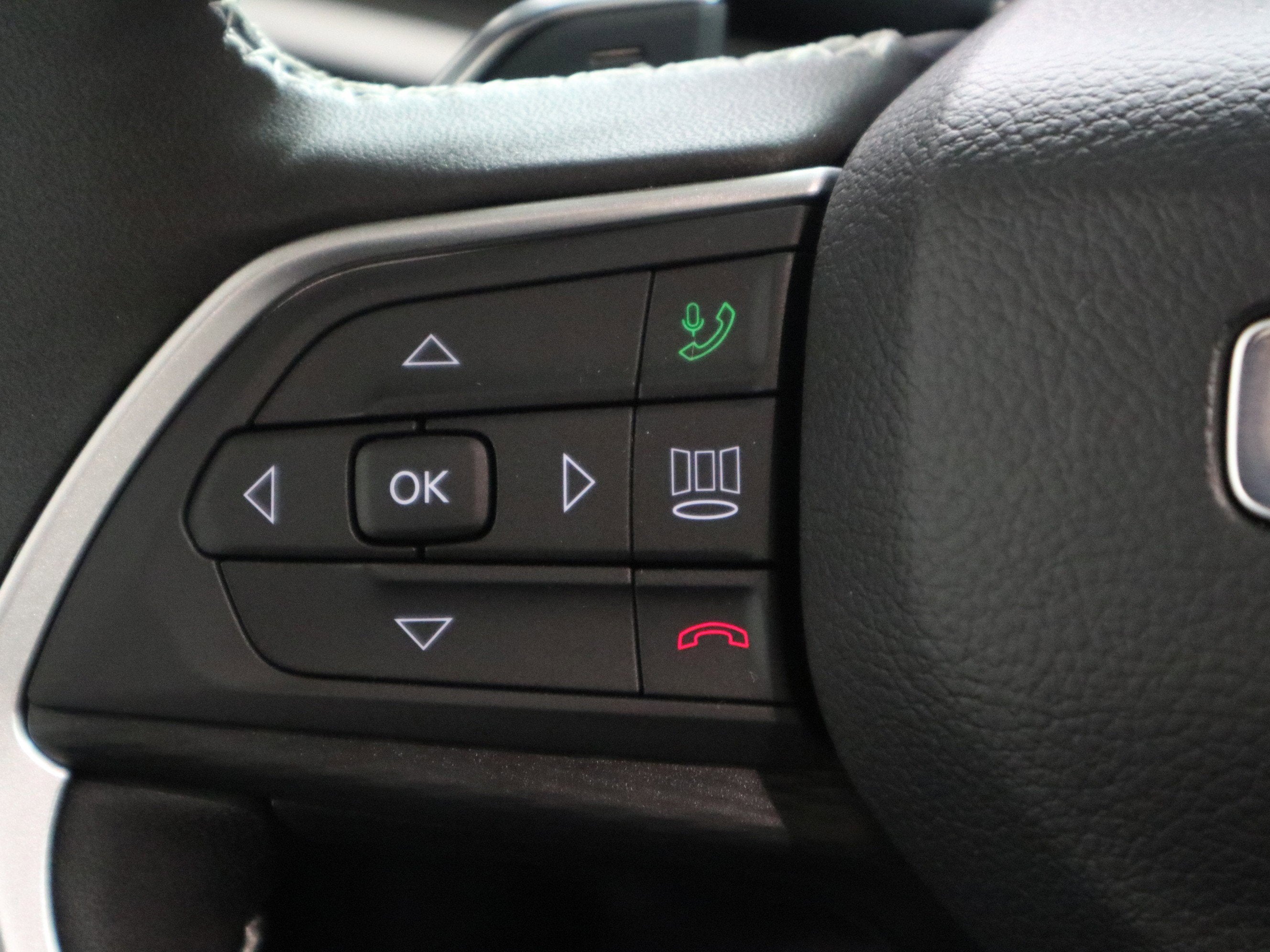 2025 Jeep Grand Cherokee L Laredo 4x4