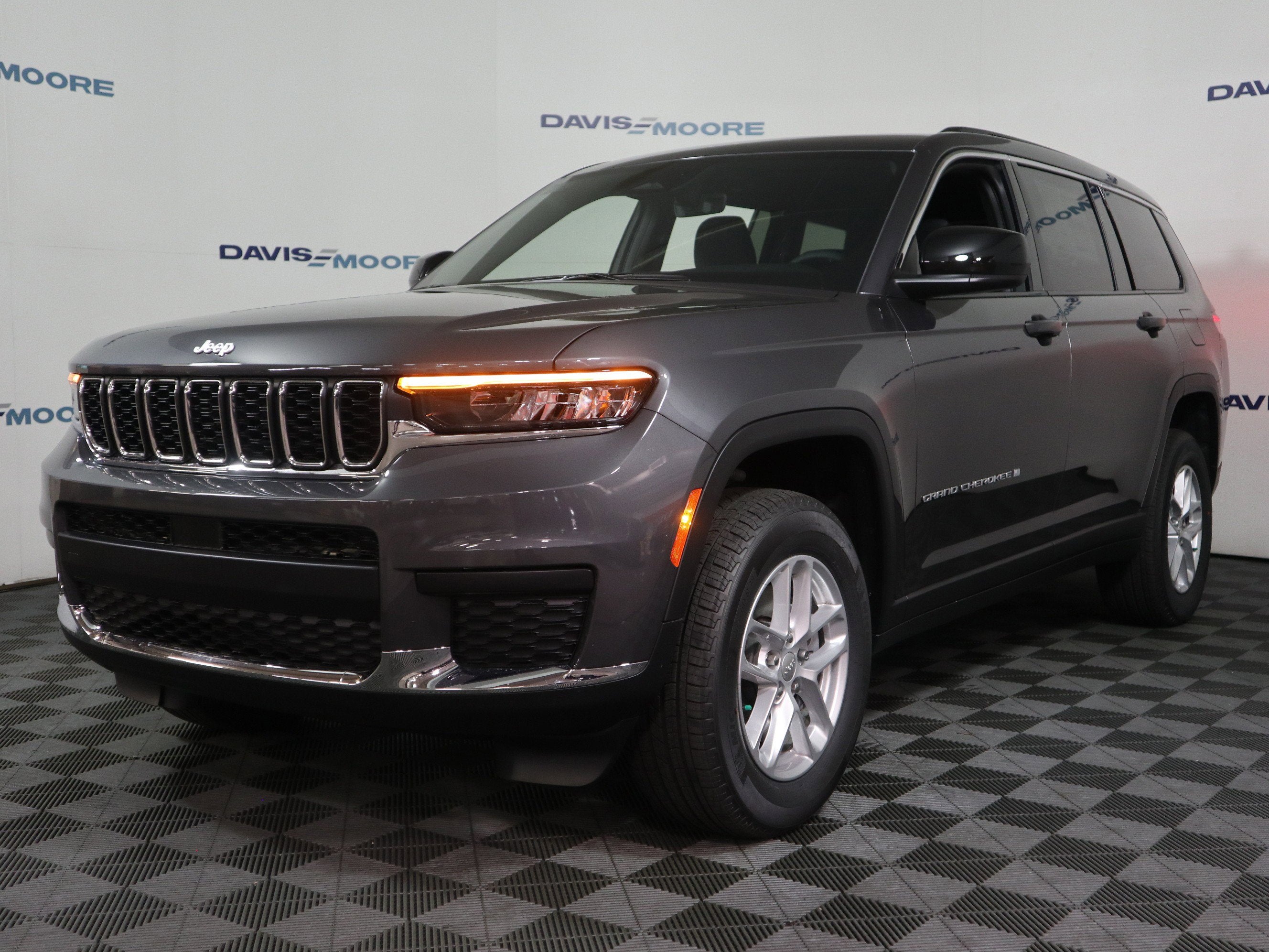 2025 Jeep Grand Cherokee L Laredo X 4x4