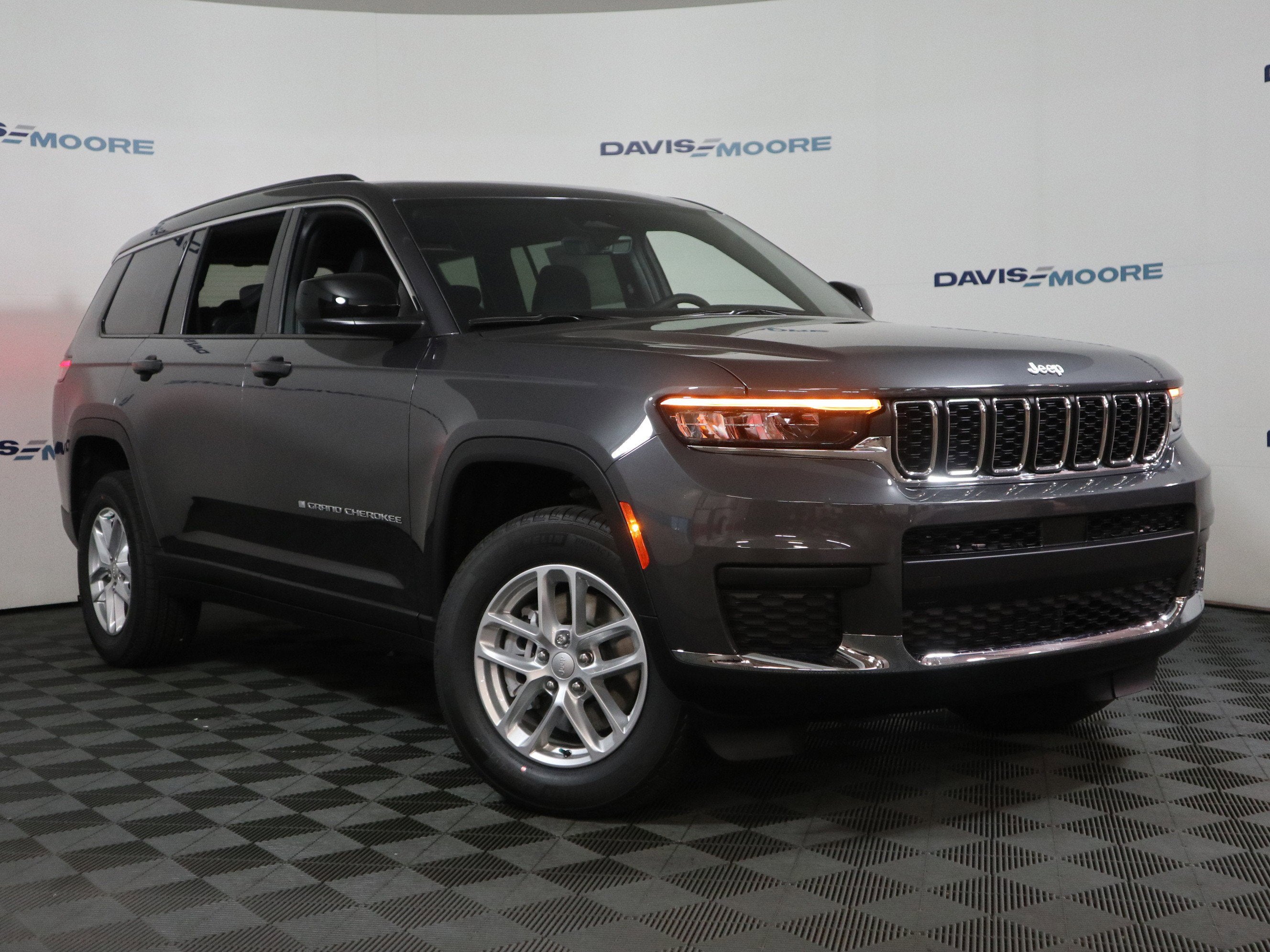 2025 Jeep Grand Cherokee L Laredo X 4x4