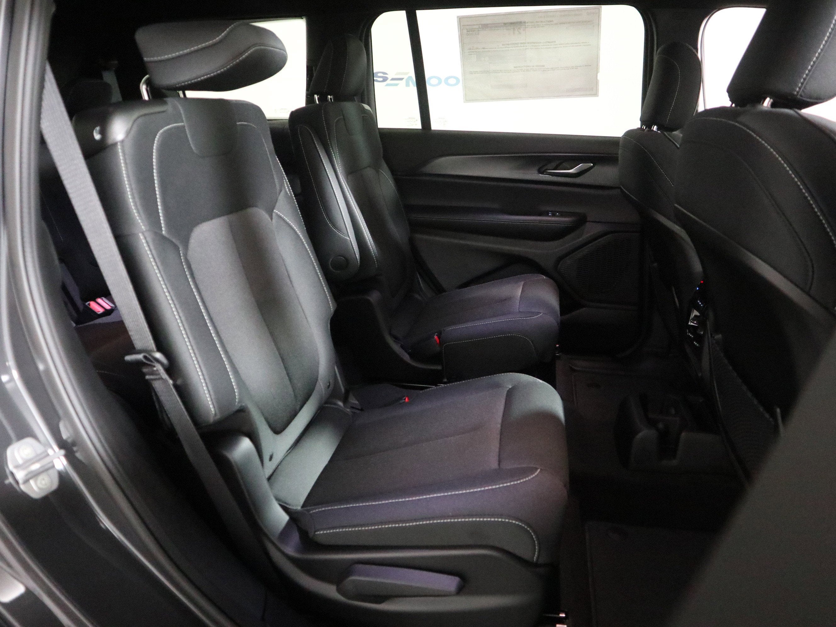 2025 Jeep Grand Cherokee L Laredo X 4x4