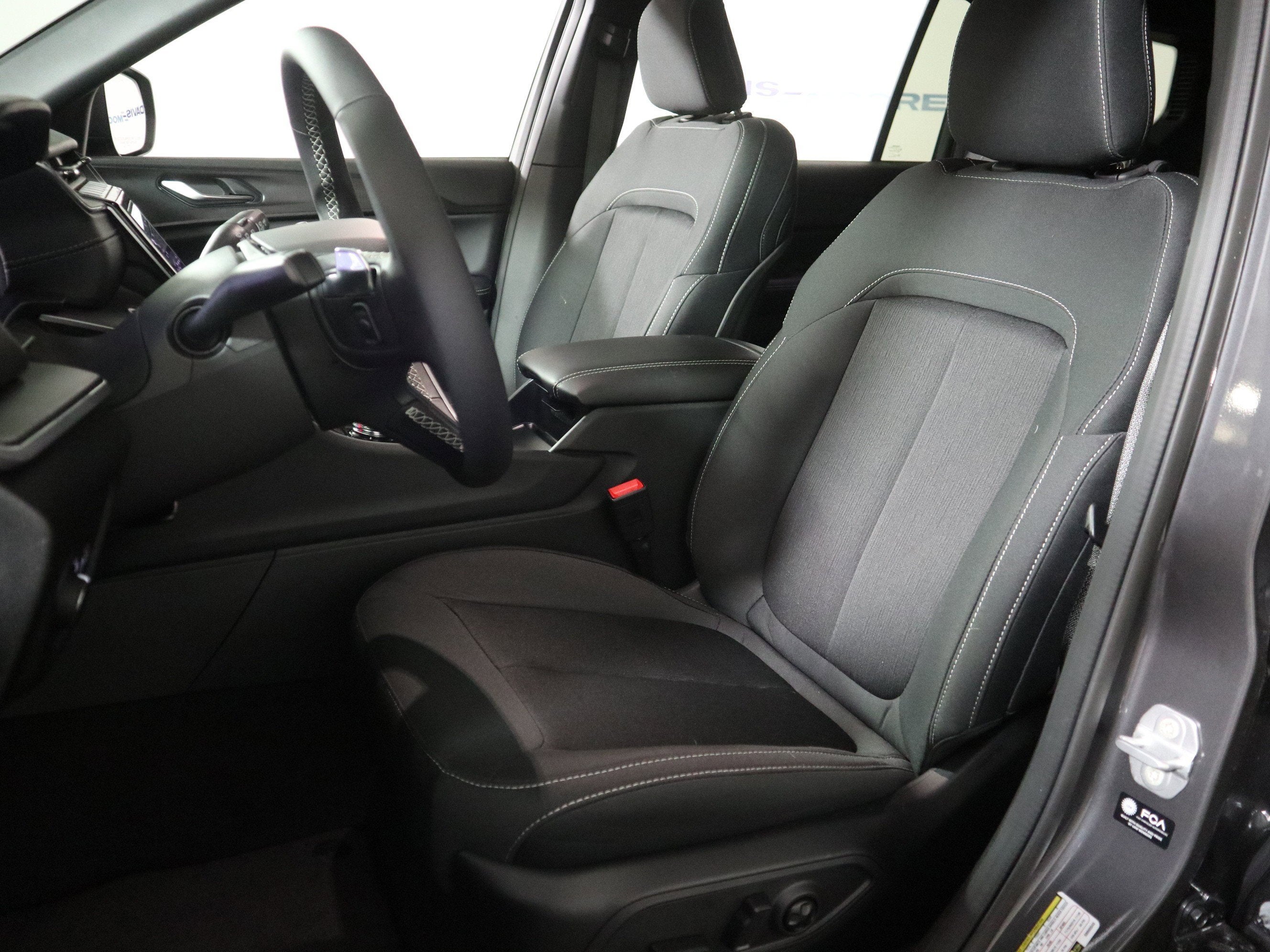 2025 Jeep Grand Cherokee L Laredo X 4x4