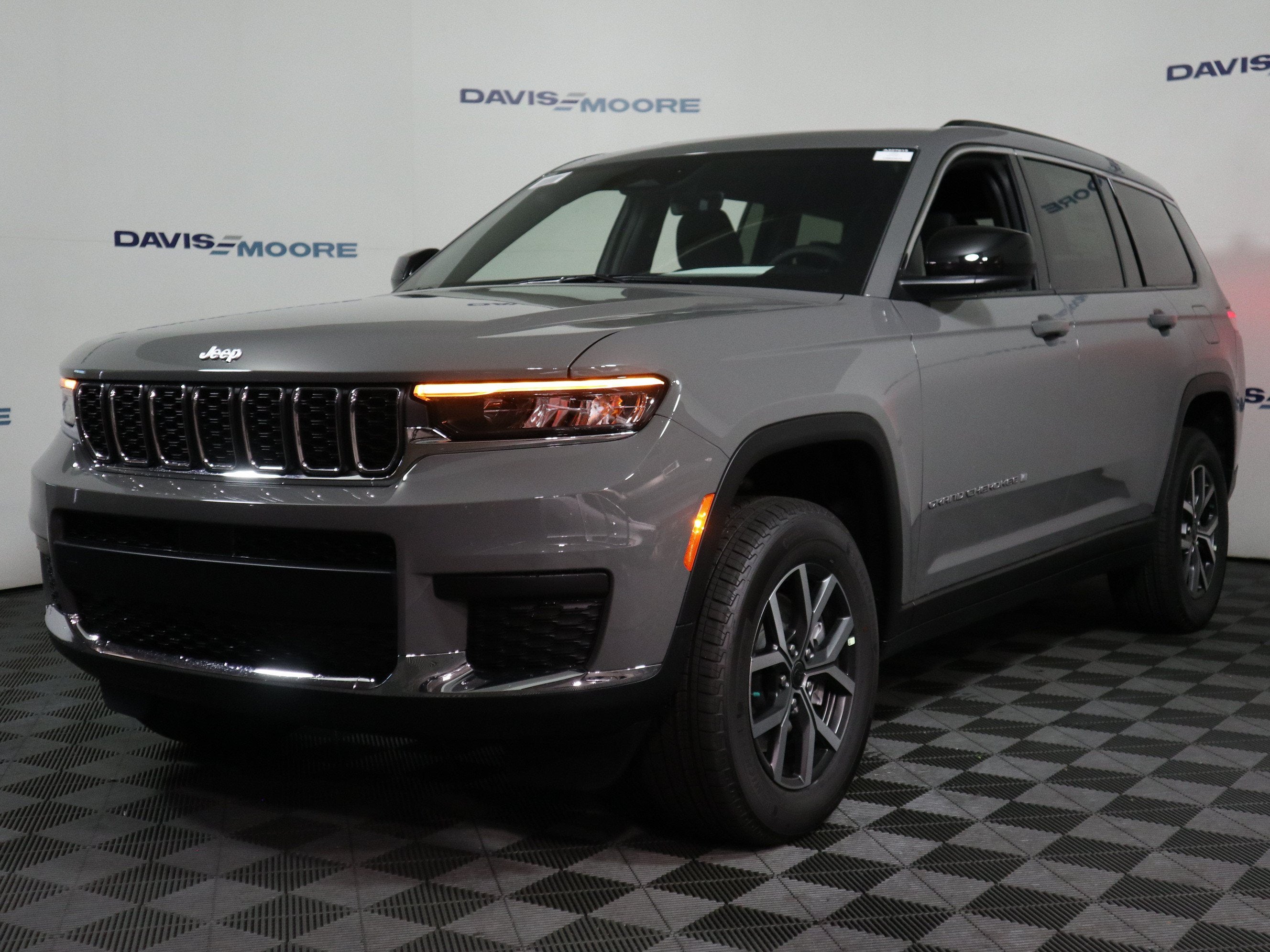 2027 Jeep Grand Cherokee L Laredo X 4x4