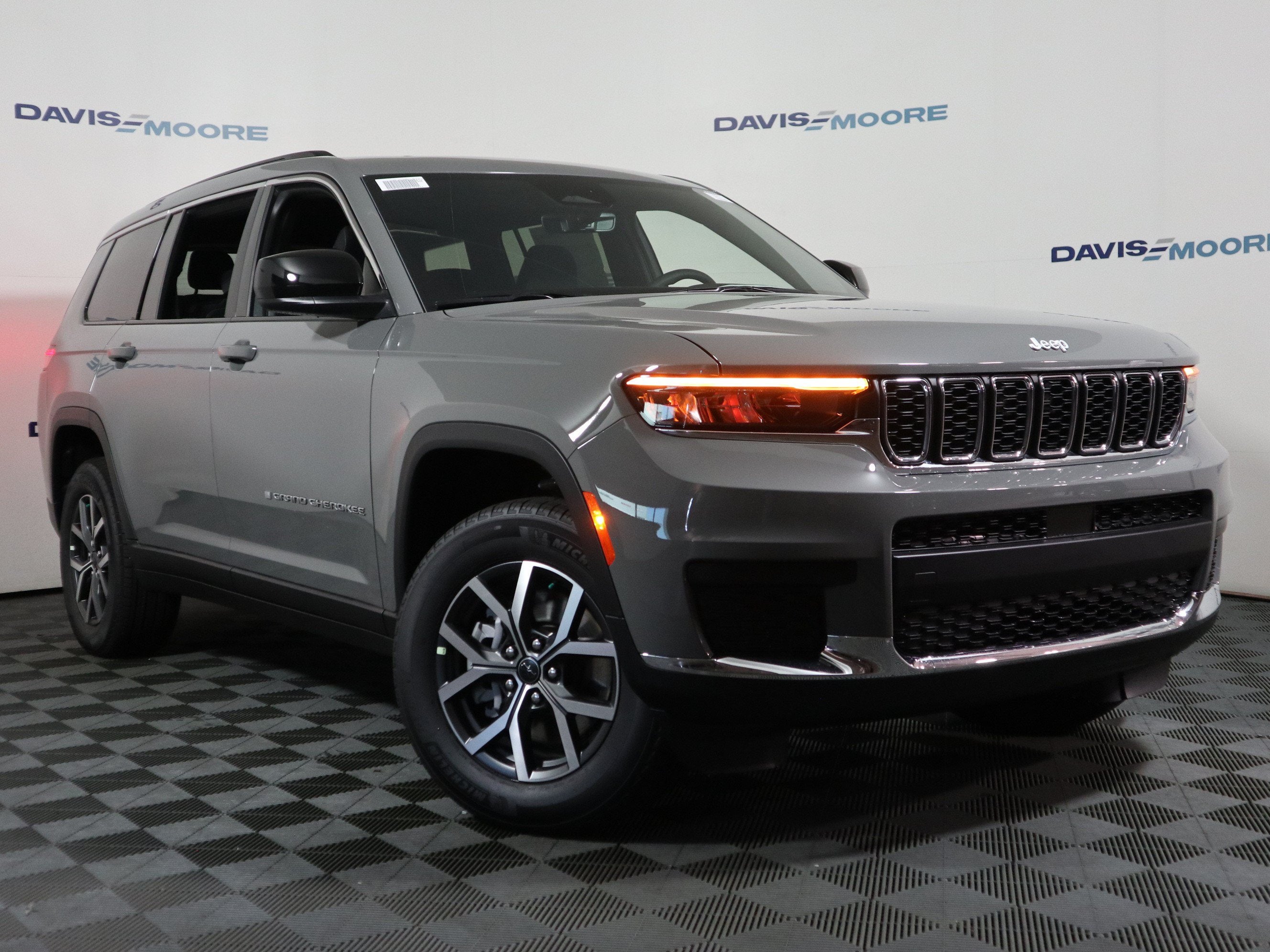2027 Jeep Grand Cherokee L Laredo X 4x4