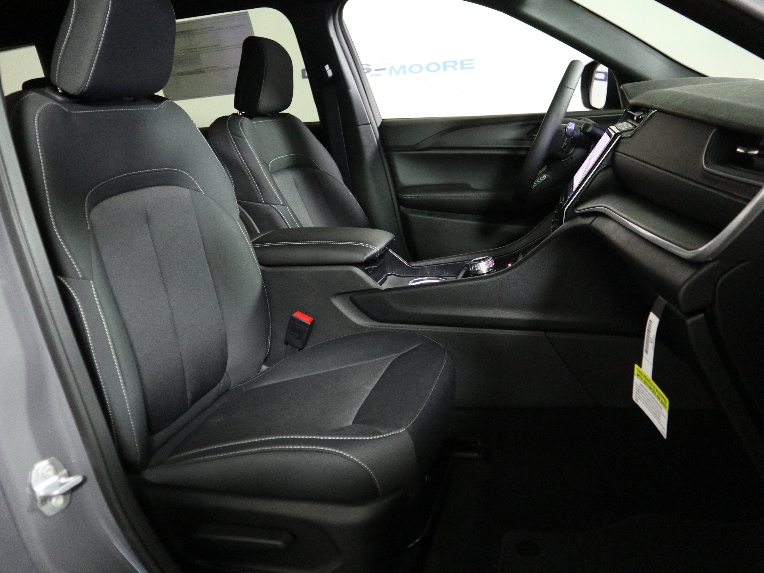 2027 Jeep Grand Cherokee L Laredo X 4x4