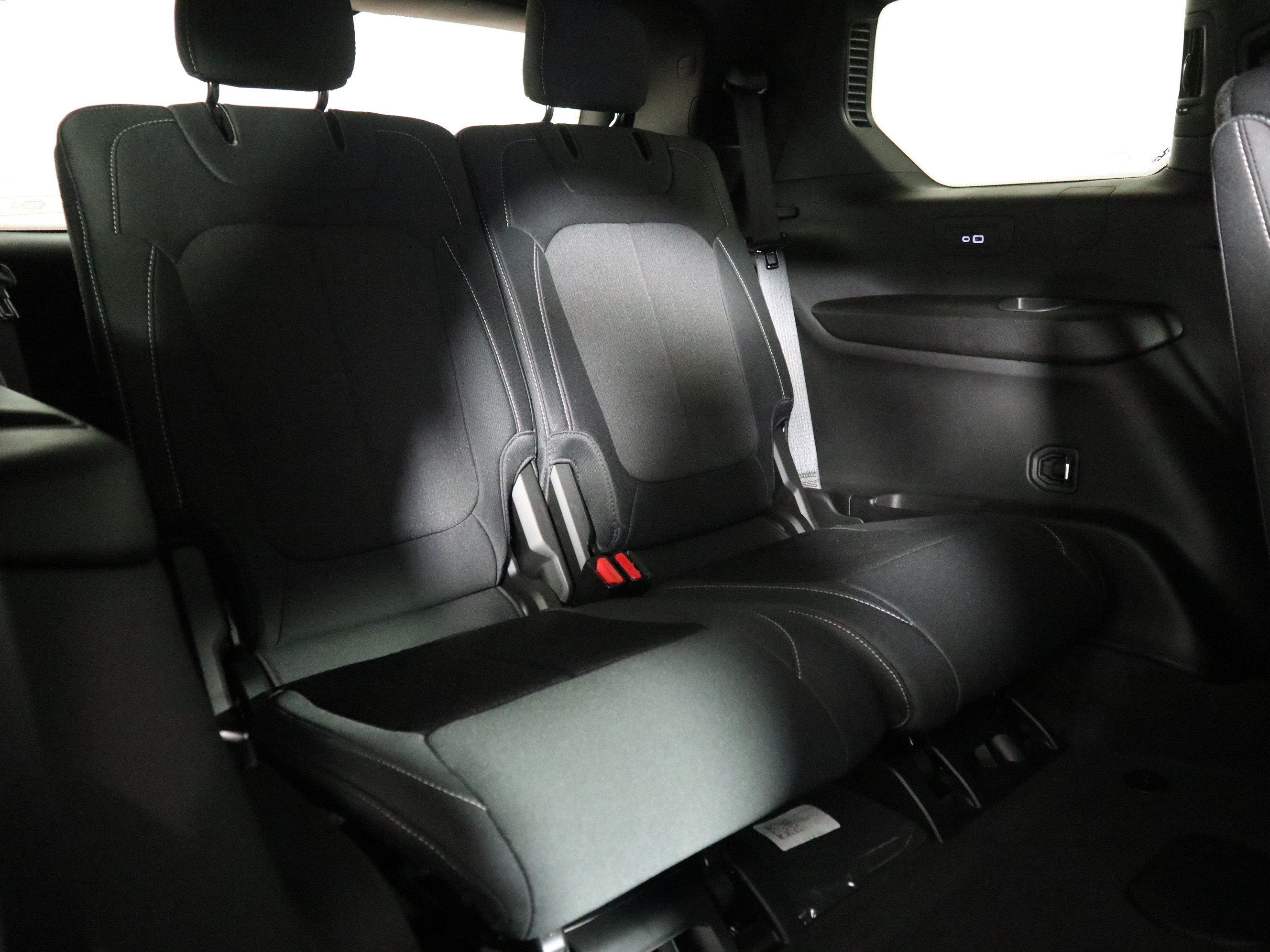 2027 Jeep Grand Cherokee L Laredo X 4x4