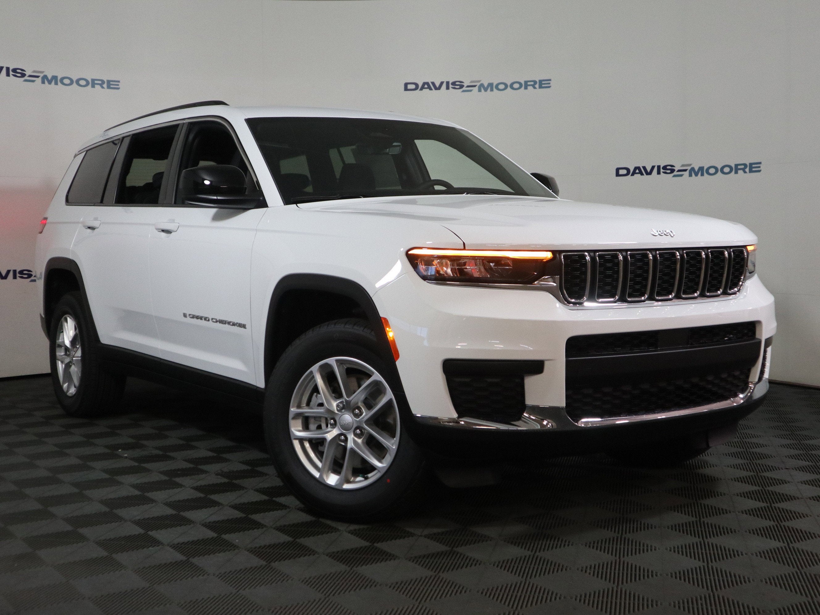 2025 Jeep Grand Cherokee L Laredo X 4x4