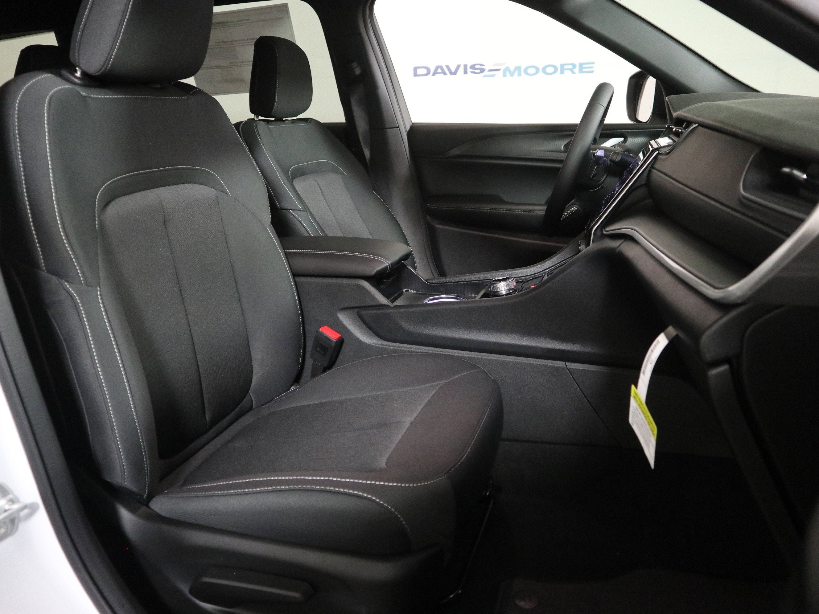 2025 Jeep Grand Cherokee L Laredo X 4x4