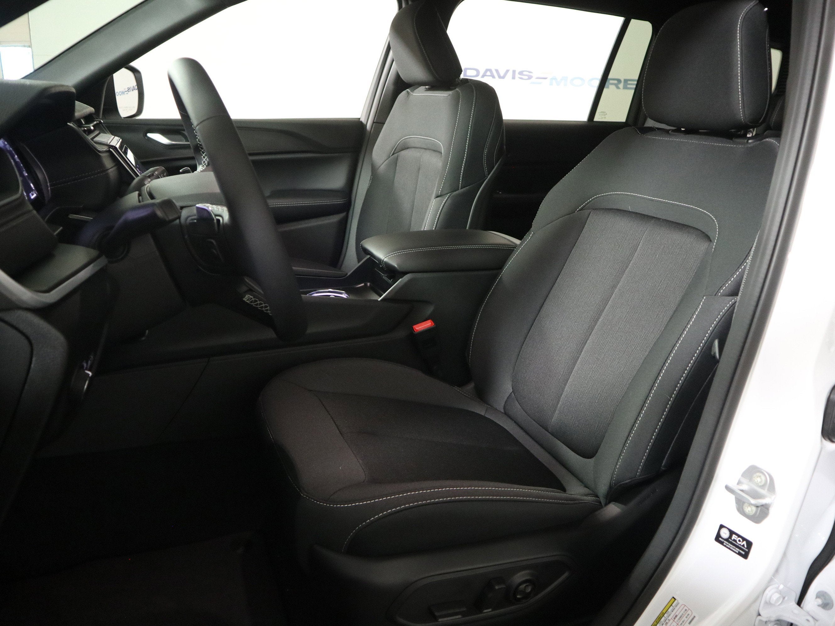 2025 Jeep Grand Cherokee L Laredo X 4x4