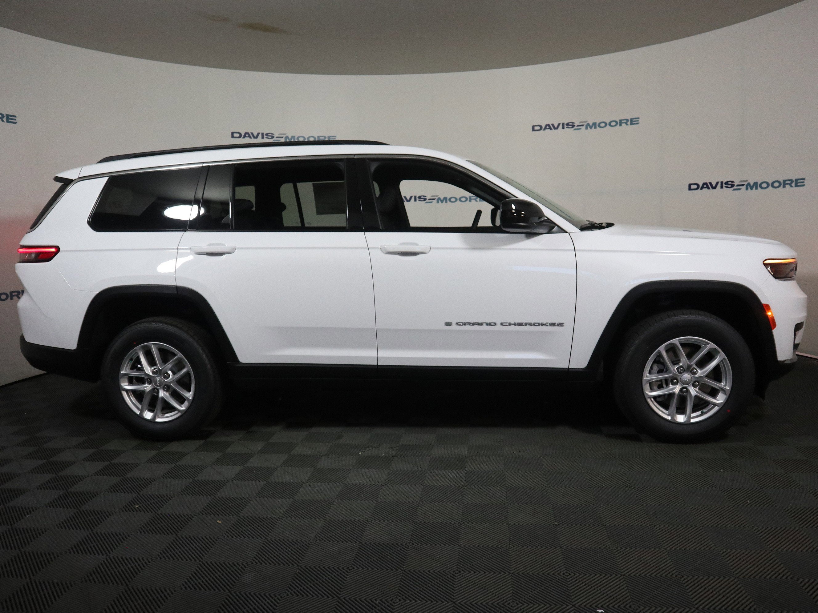 2025 Jeep Grand Cherokee L Laredo X 4x4