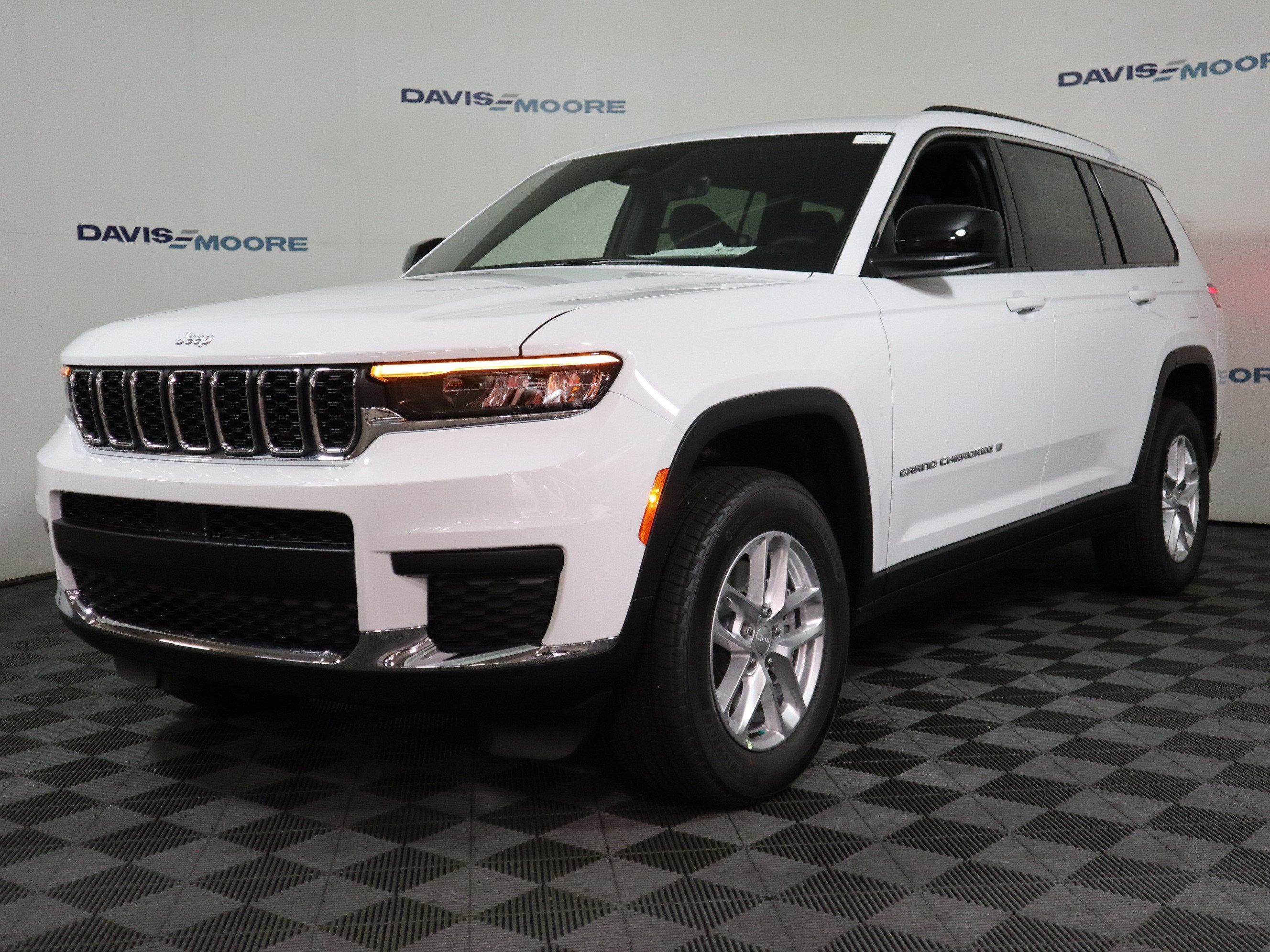 2026 Jeep Grand Cherokee L Laredo X 4x4