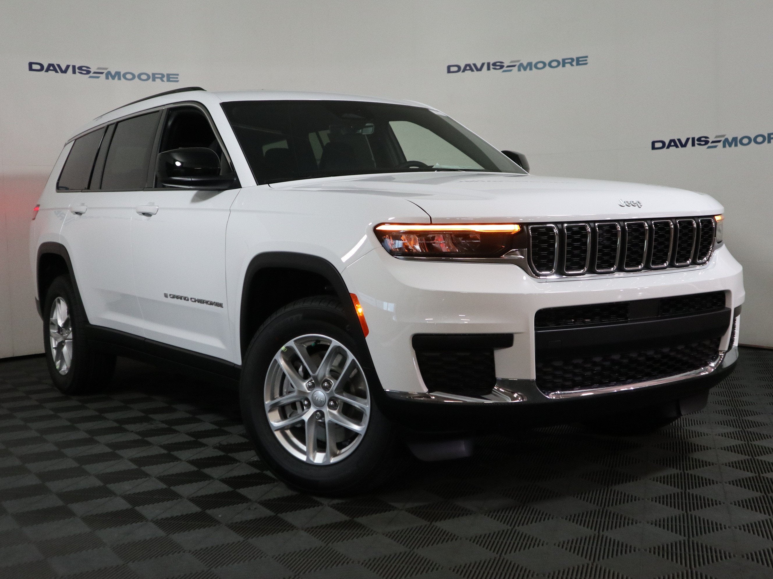 2026 Jeep Grand Cherokee L Laredo X 4x4