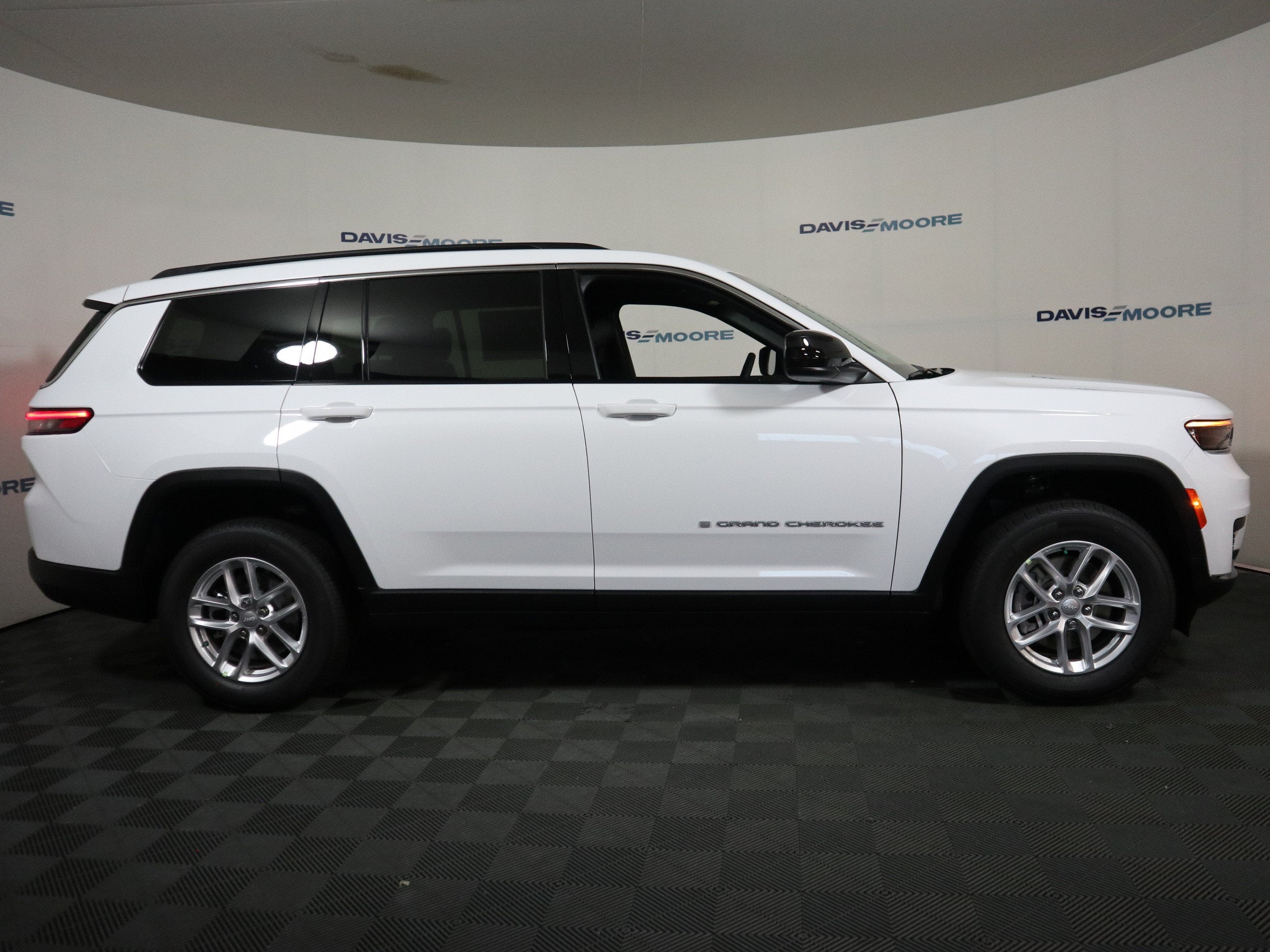 2026 Jeep Grand Cherokee L Laredo X 4x4