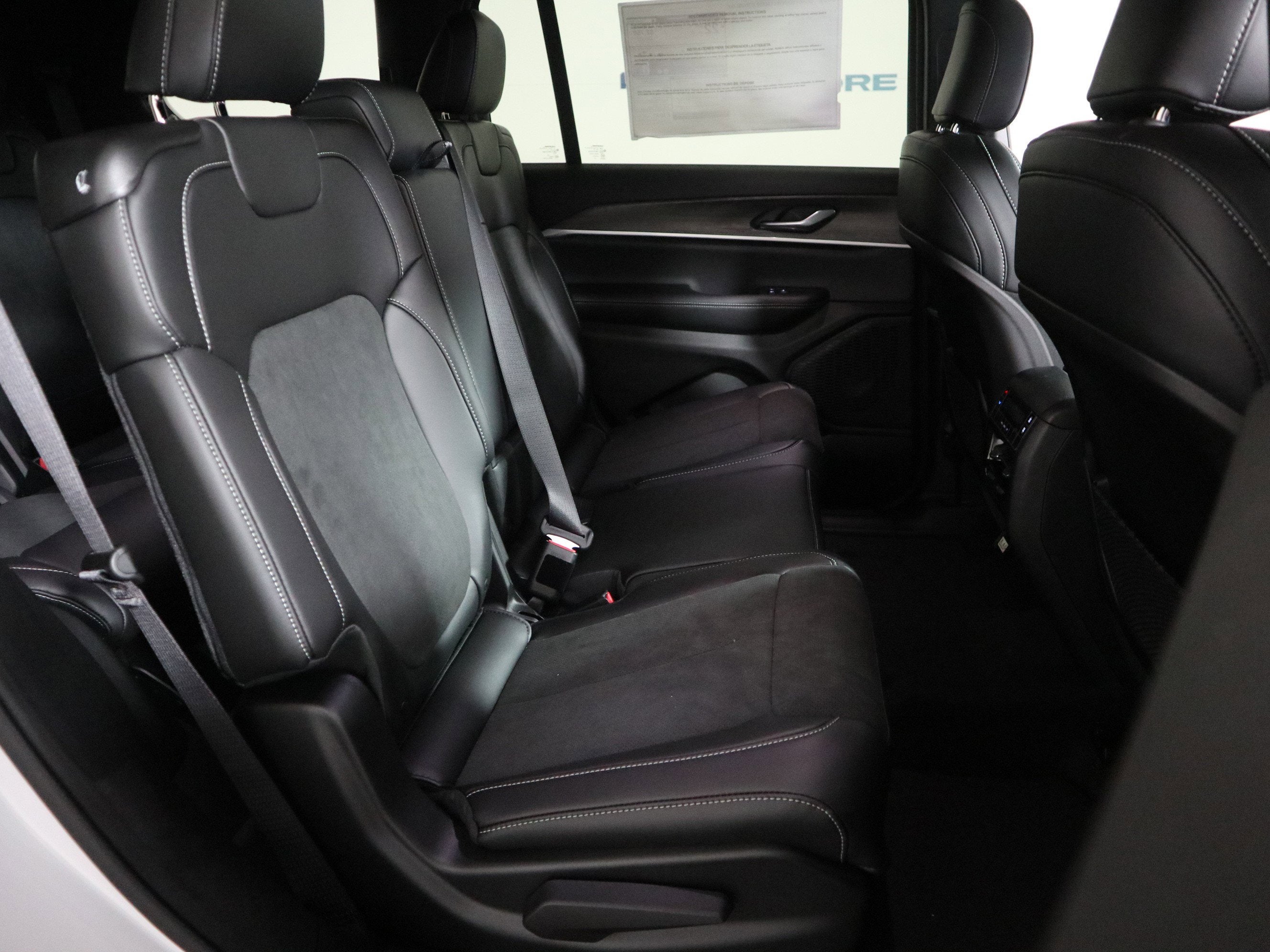 2026 Jeep Grand Cherokee L Laredo Altitude 4x4