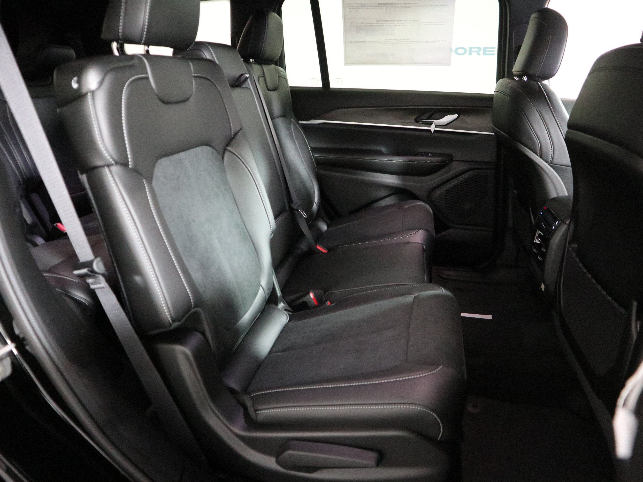 2026 Jeep Grand Cherokee L Laredo Altitude 4x4