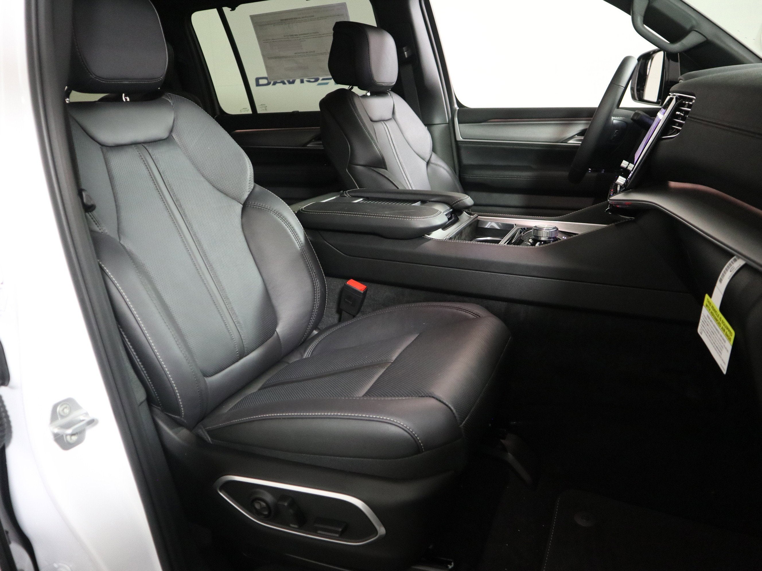 2025 Jeep Wagoneer L Series II Carbide 4x4