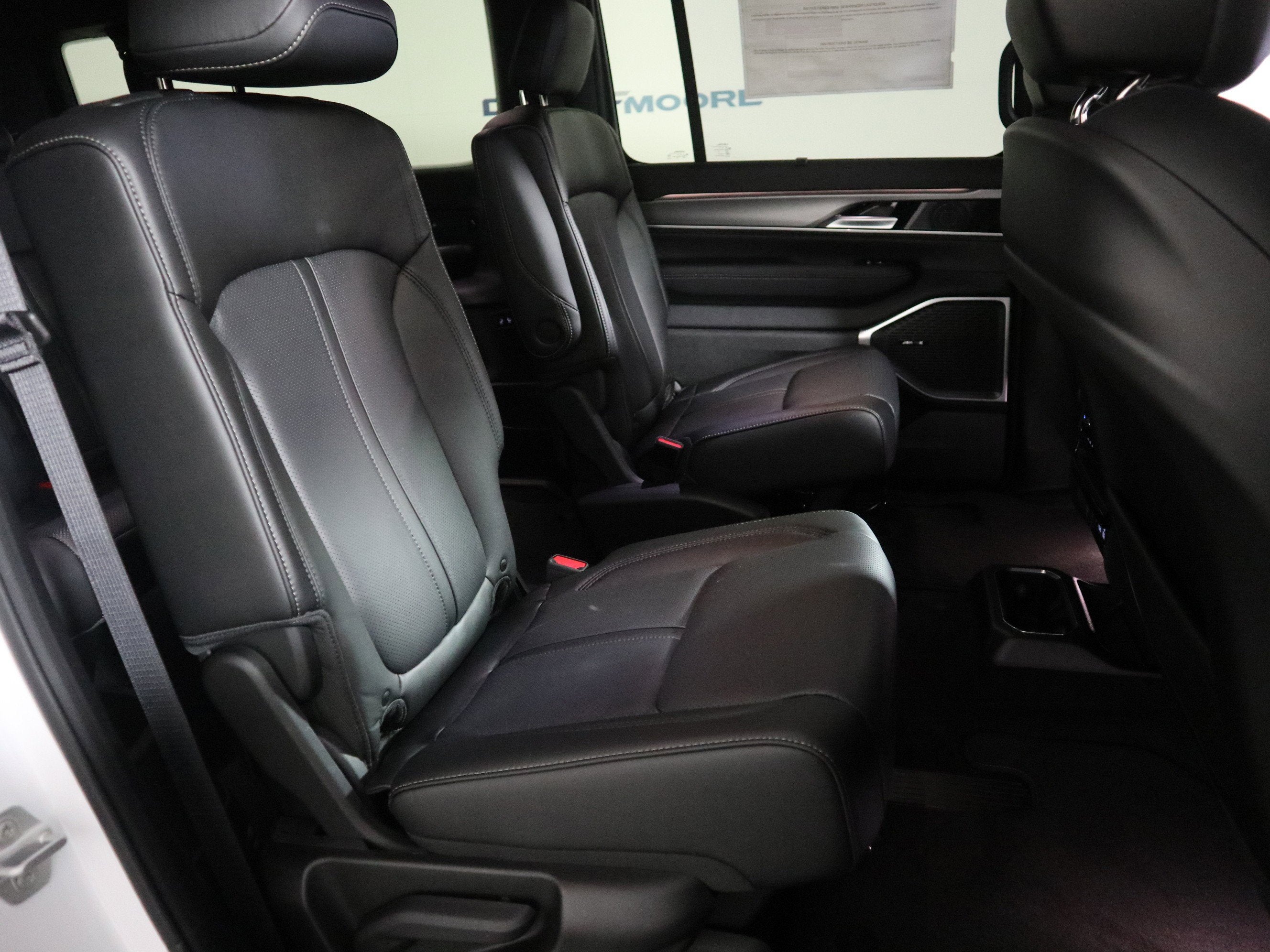 2025 Jeep Wagoneer L Series II Carbide 4x4