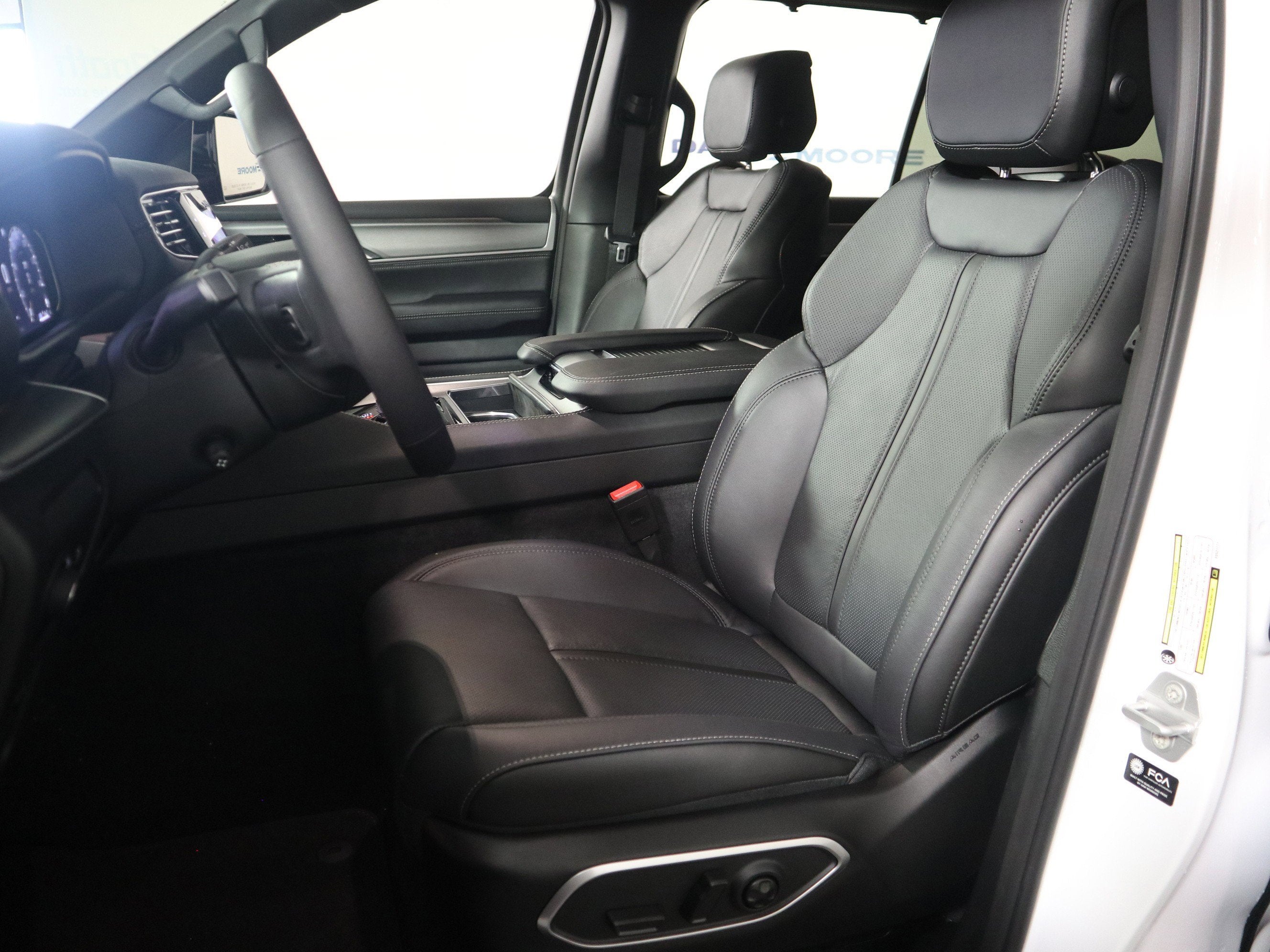 2025 Jeep Wagoneer L Series II Carbide 4x4