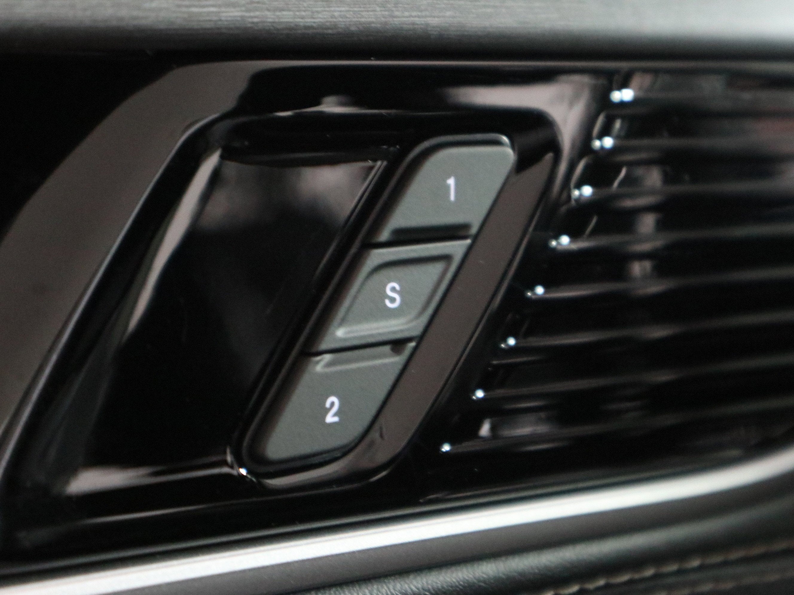 2025 Jeep Wagoneer L Series II Carbide 4x4