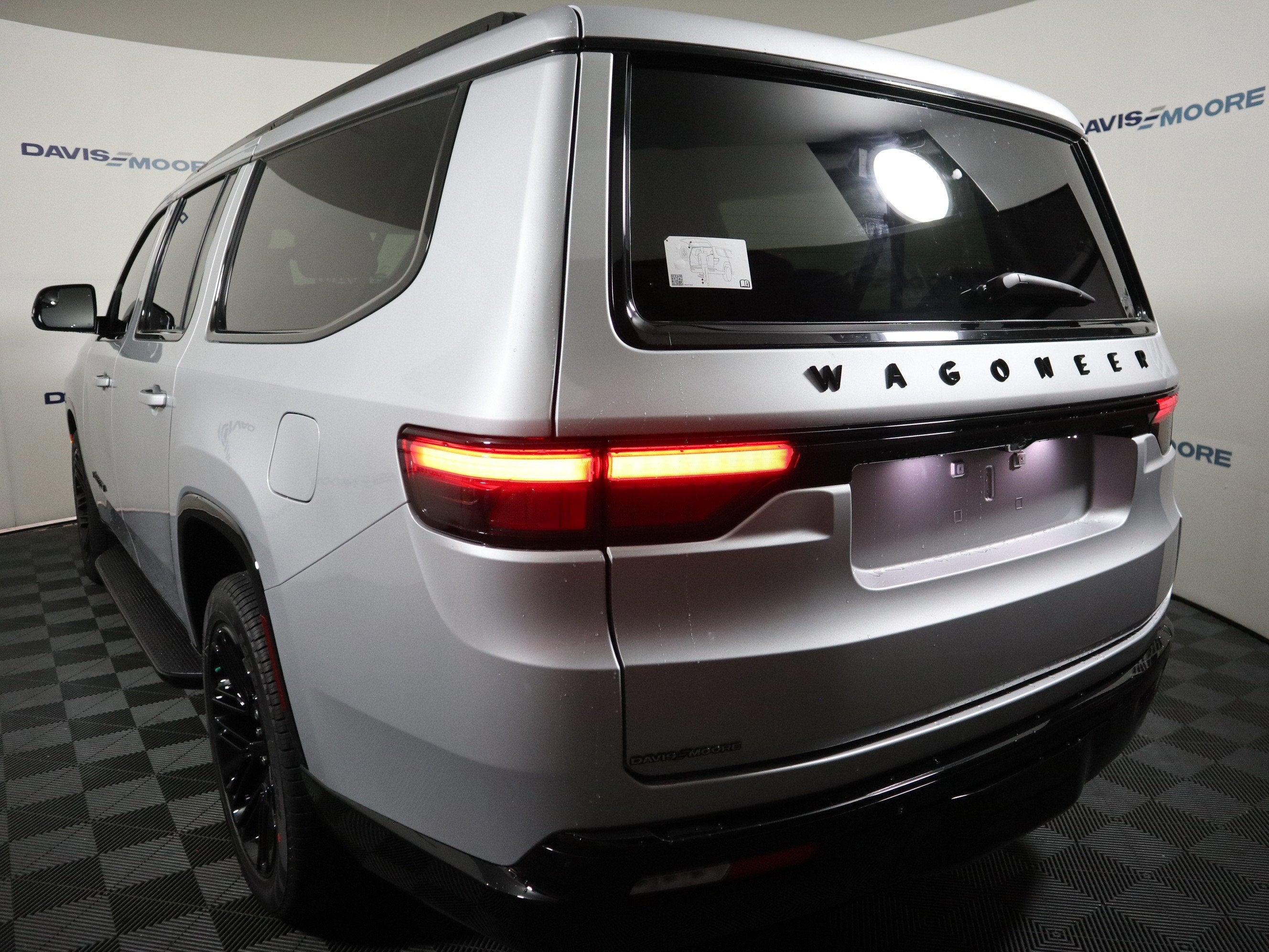 2025 Jeep Wagoneer L Series II Carbide 4x4