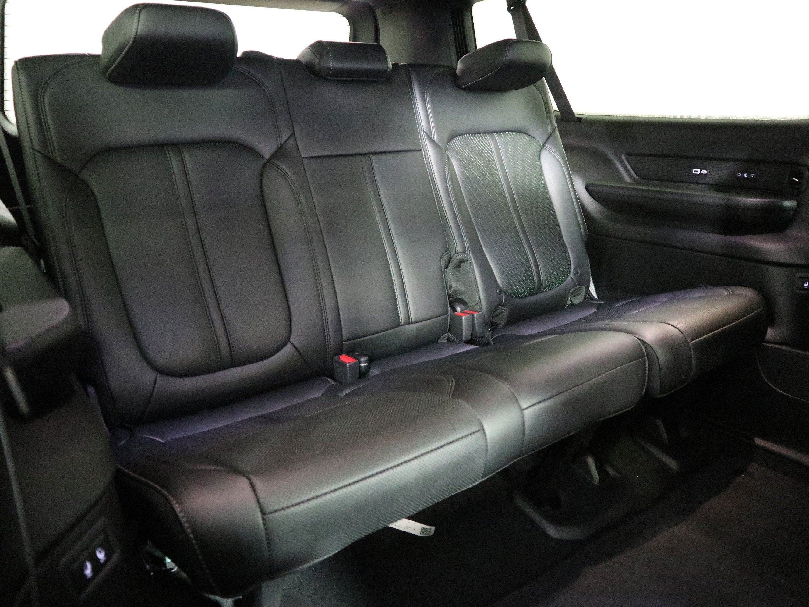 2025 Jeep Wagoneer L Series II Carbide 4x4