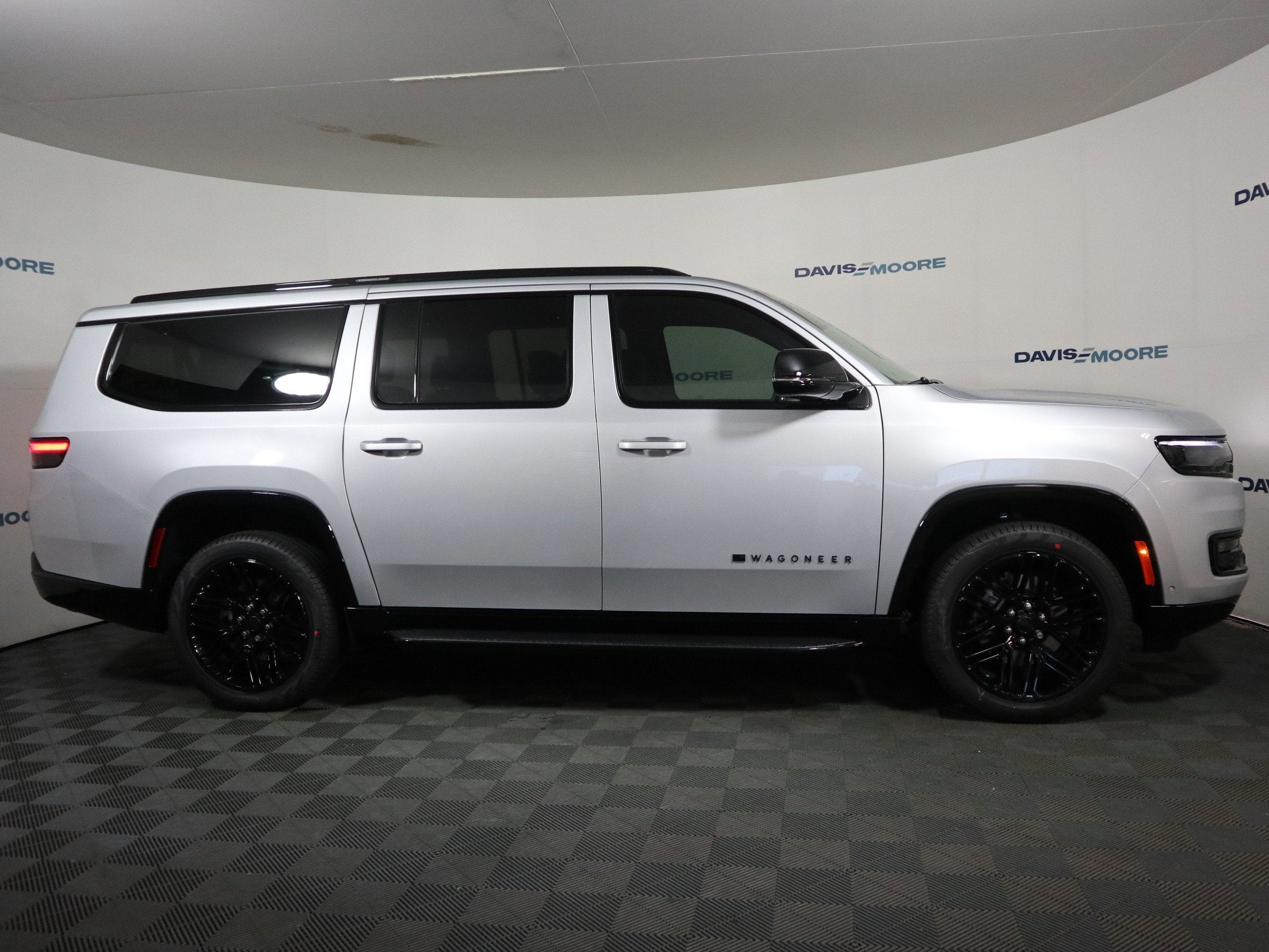 2025 Jeep Wagoneer L Series II Carbide 4x4