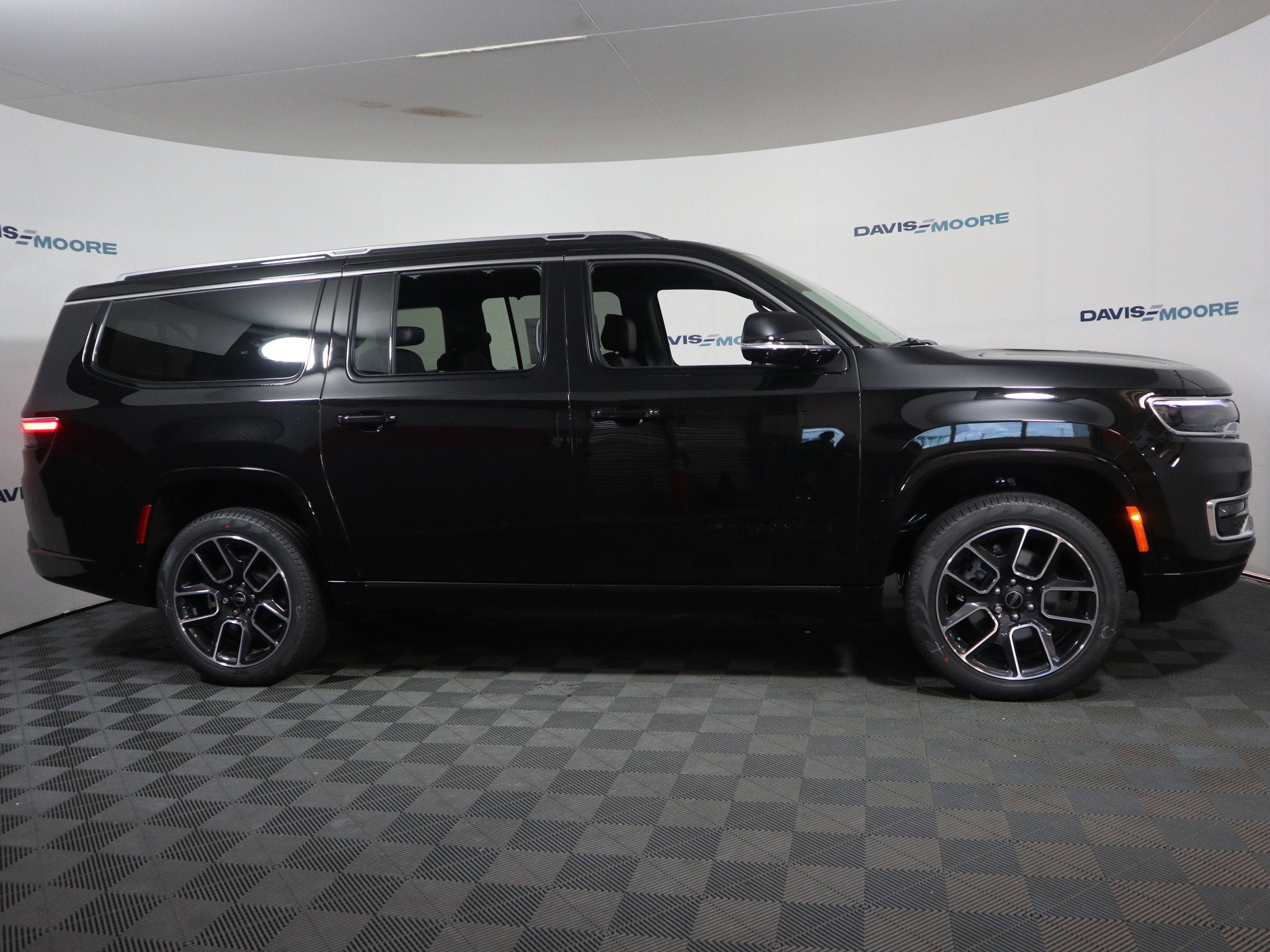 2025 Jeep Wagoneer L Series III Super 4x4