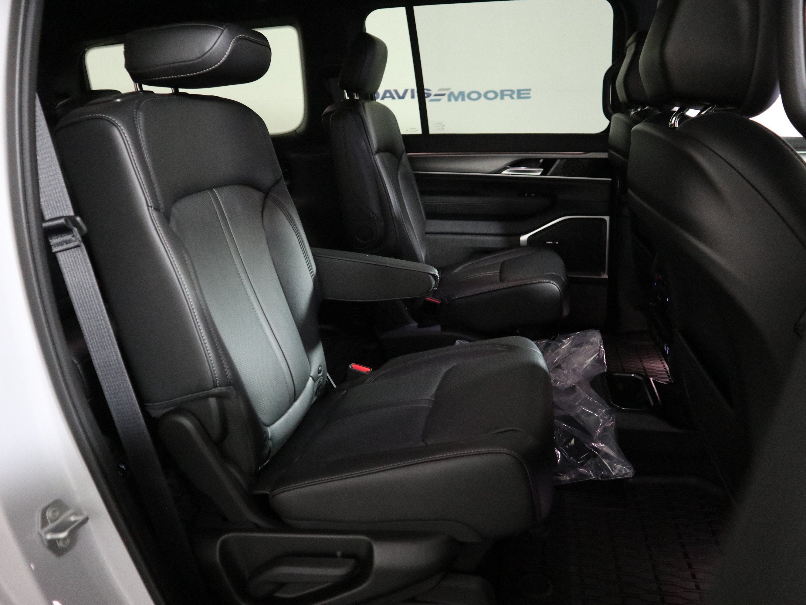 2027 Jeep Grand Wagoneer Upland 4x4