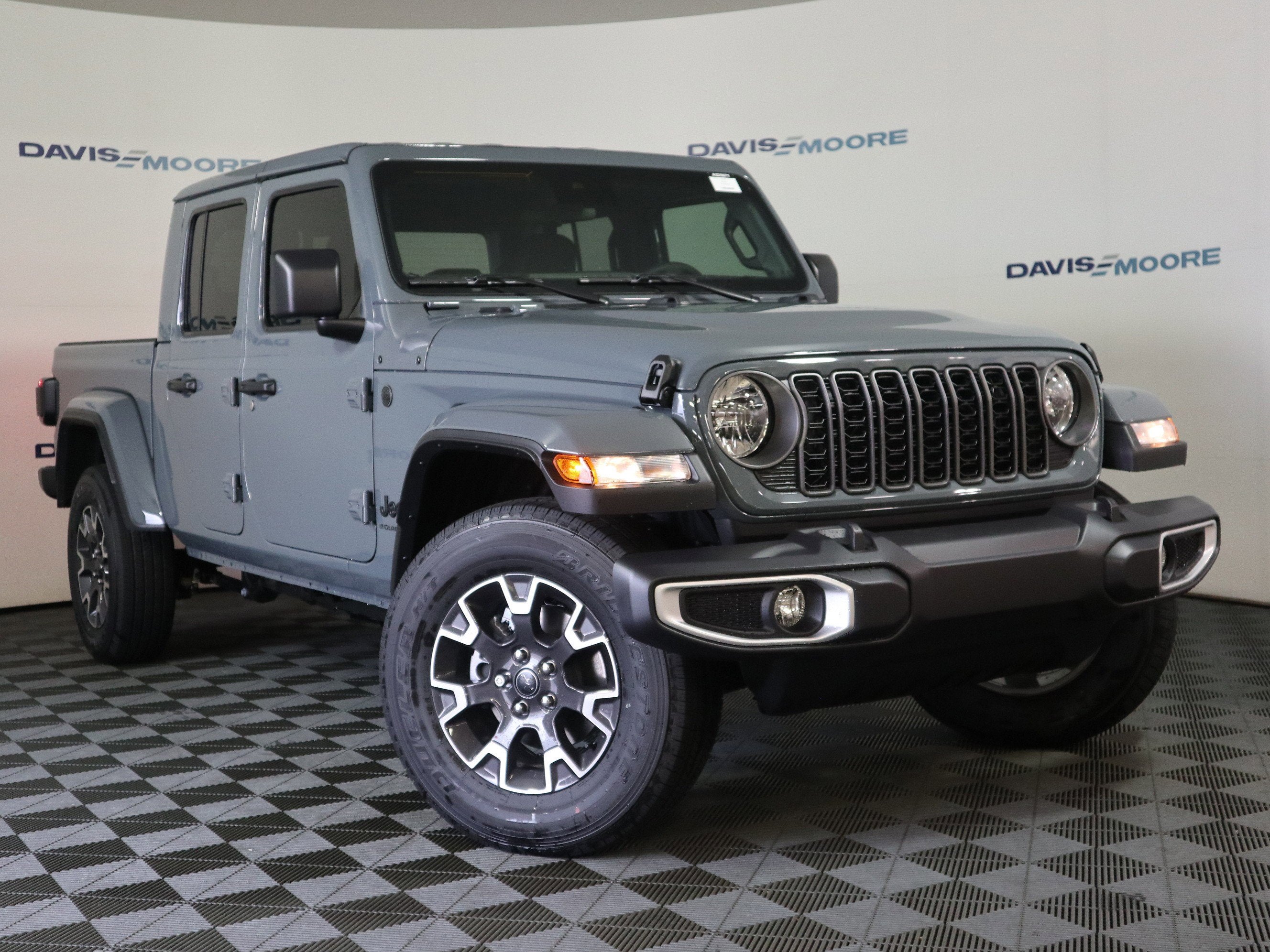 2025 Jeep Gladiator Sport S photo 2