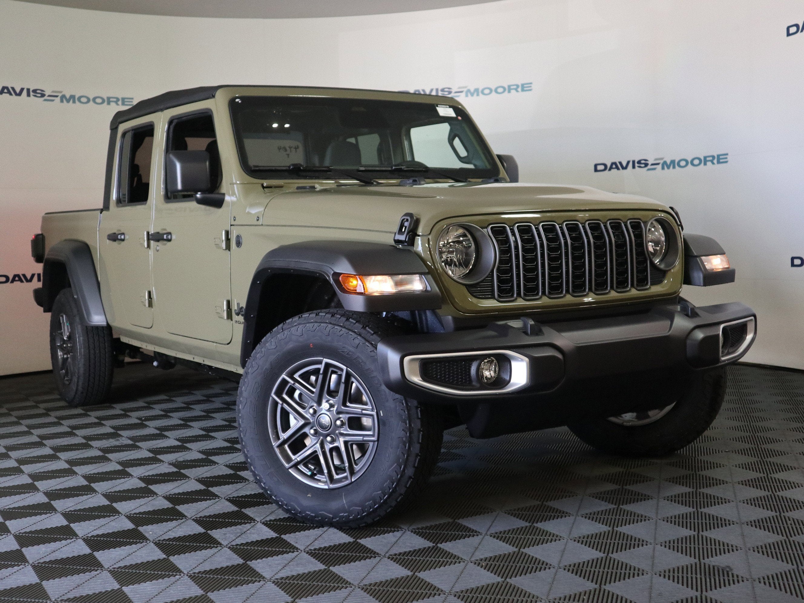 2026 Jeep Gladiator Sport S photo 2