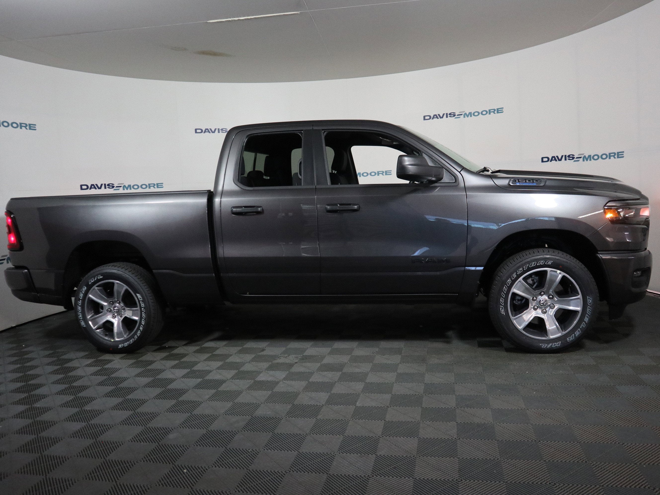 2026 RAM 1500 Express Quad Cab 4x4