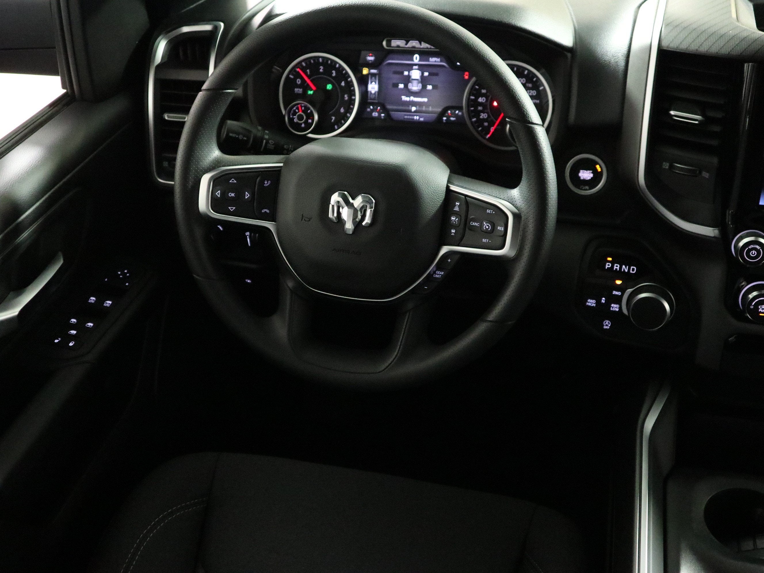 2026 RAM 1500 Express 4x4 Crew Cab
