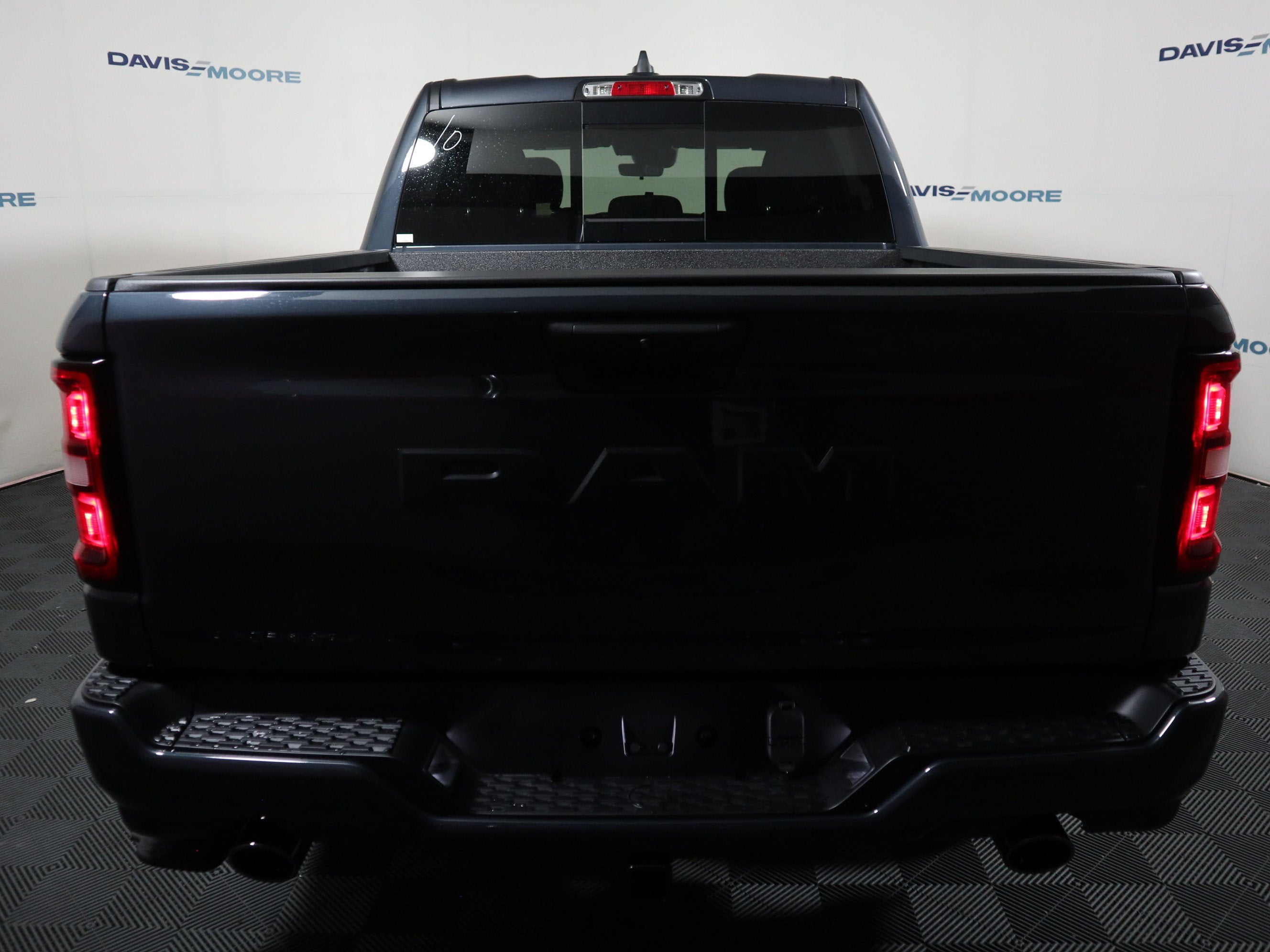 2026 RAM 1500 Express 4x4 Crew Cab